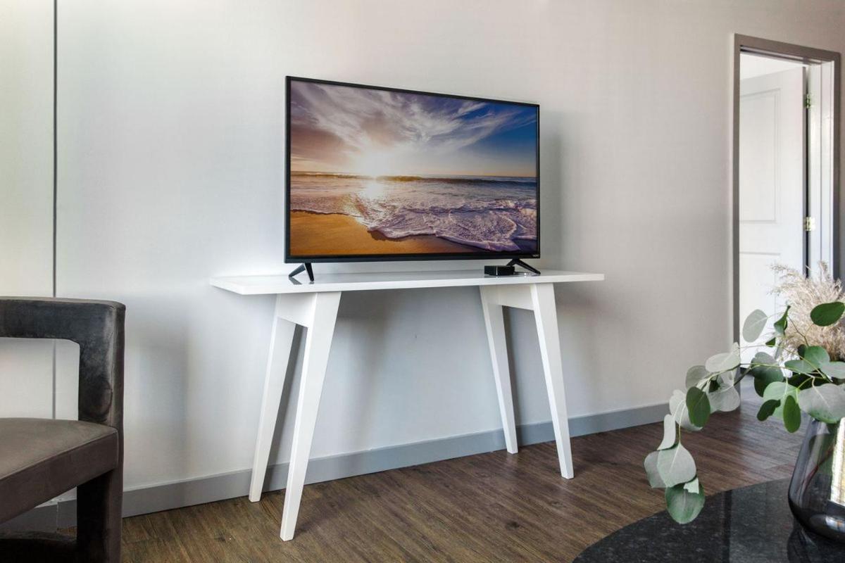 Premium Two Bedroom Apartment with Balcony photo 2