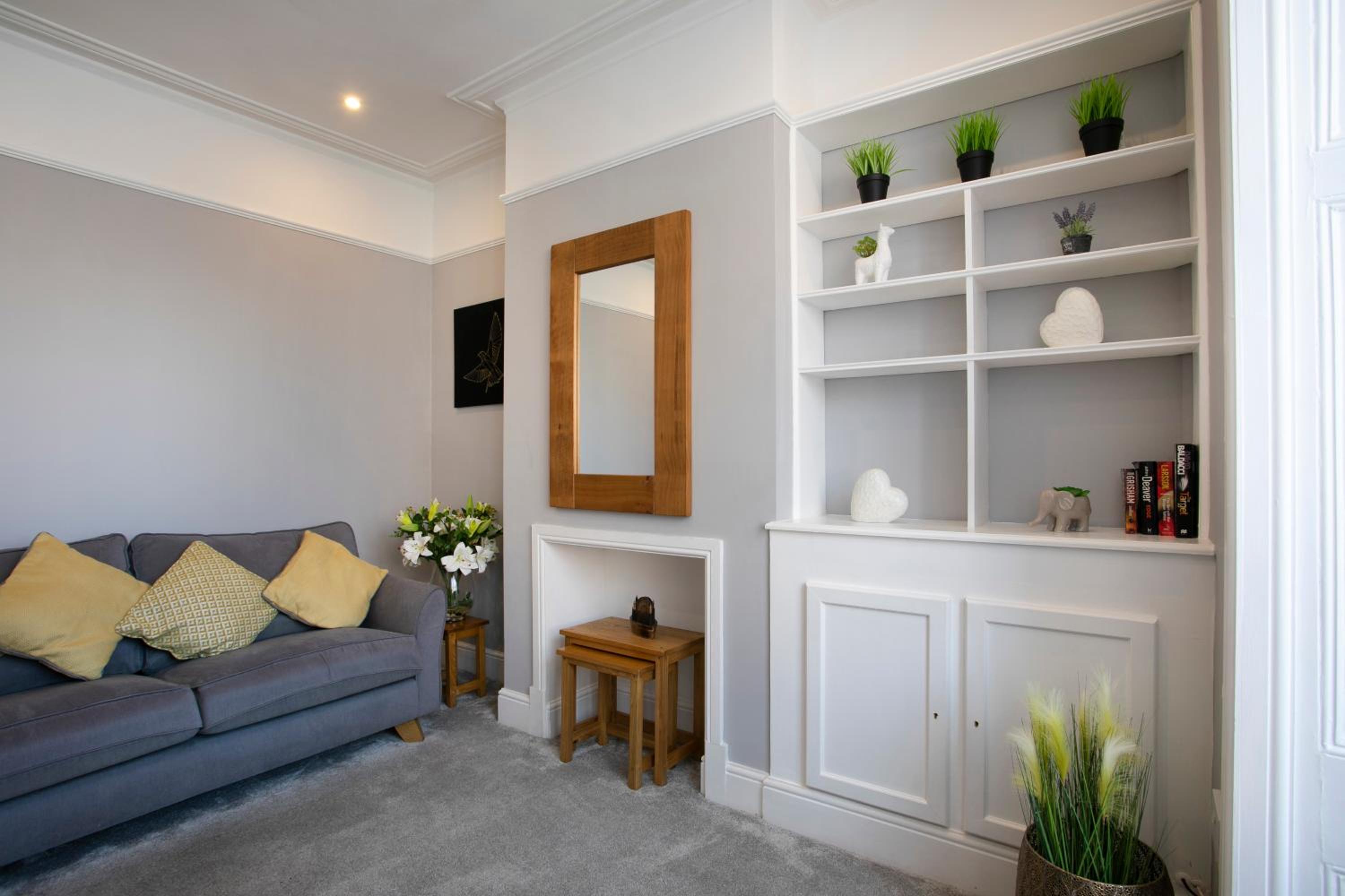 Four-Bedroom House photo 2
