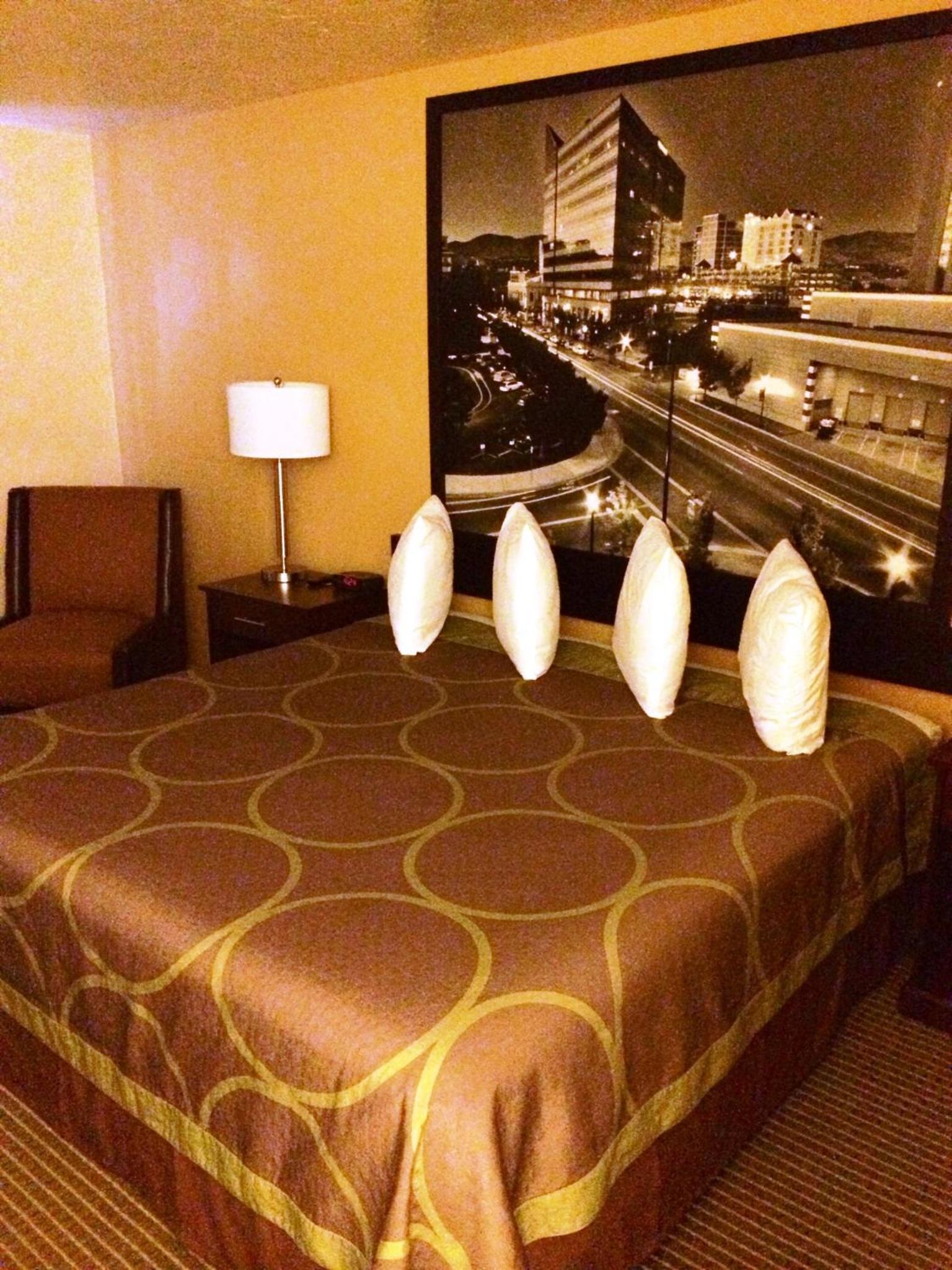 King Room - Non-Smoking - Photo 5