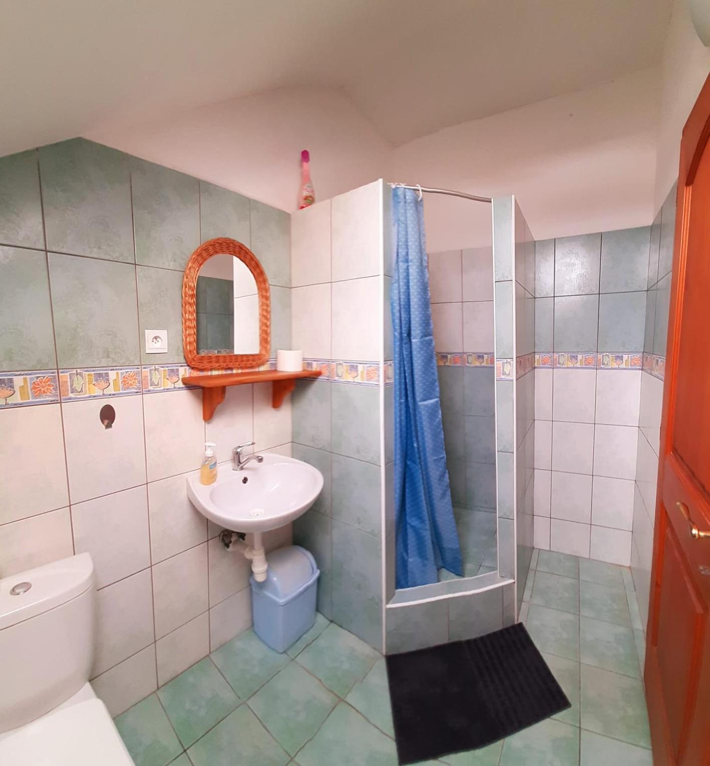 Classic Triple Room - Photo 16