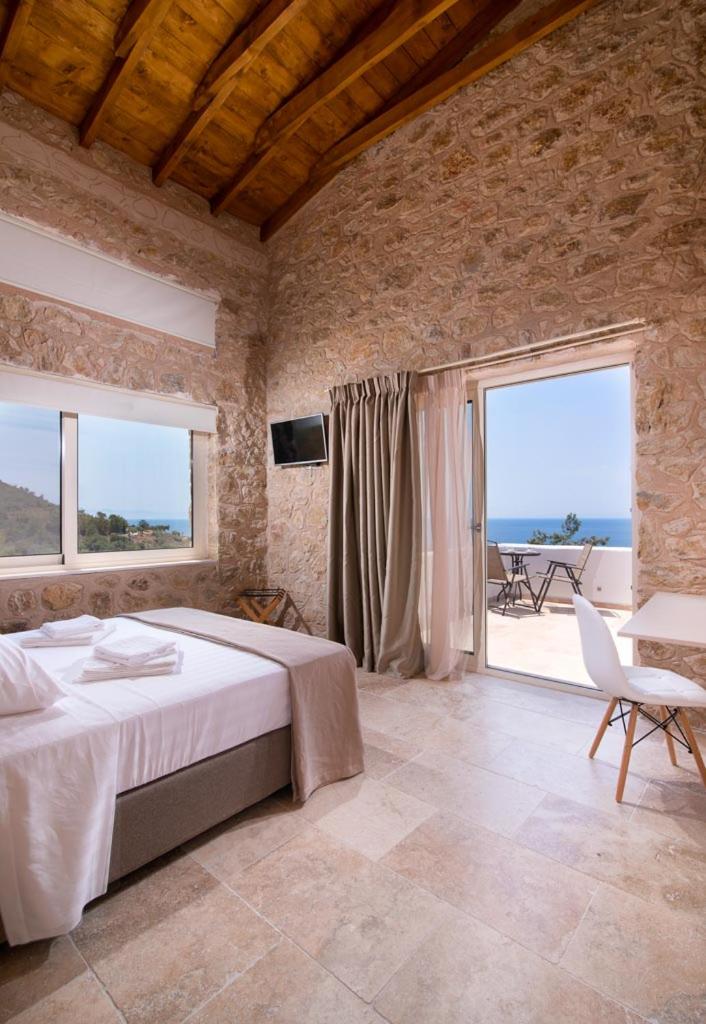 Deluxe Double Room with Balcony and Sea View