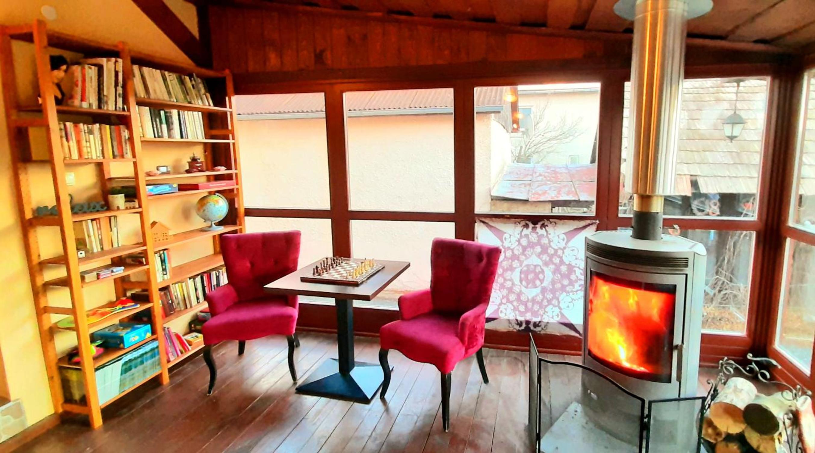 Standard Family Room - Photo 18