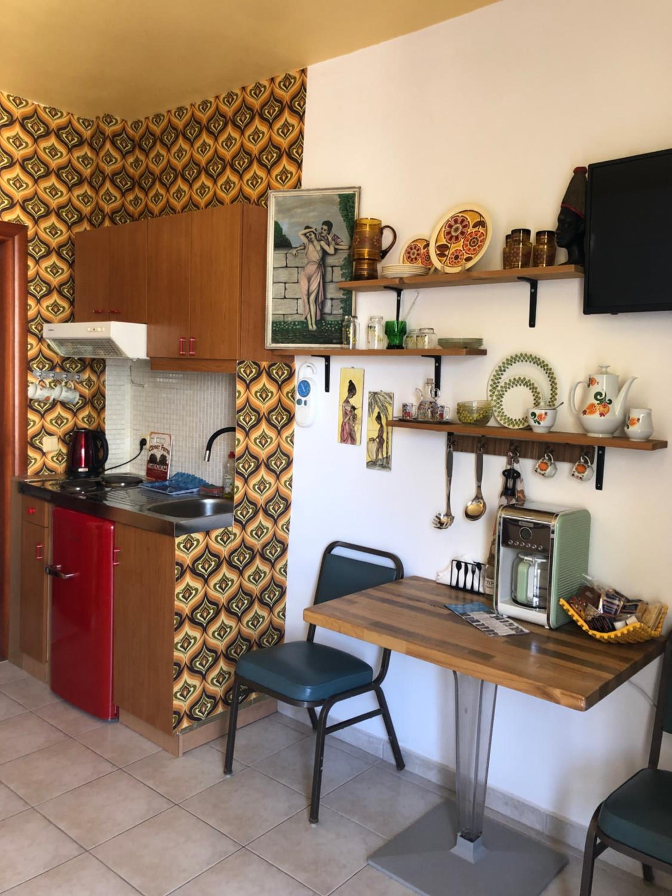 One-Bedroom Apartment - Photo 3