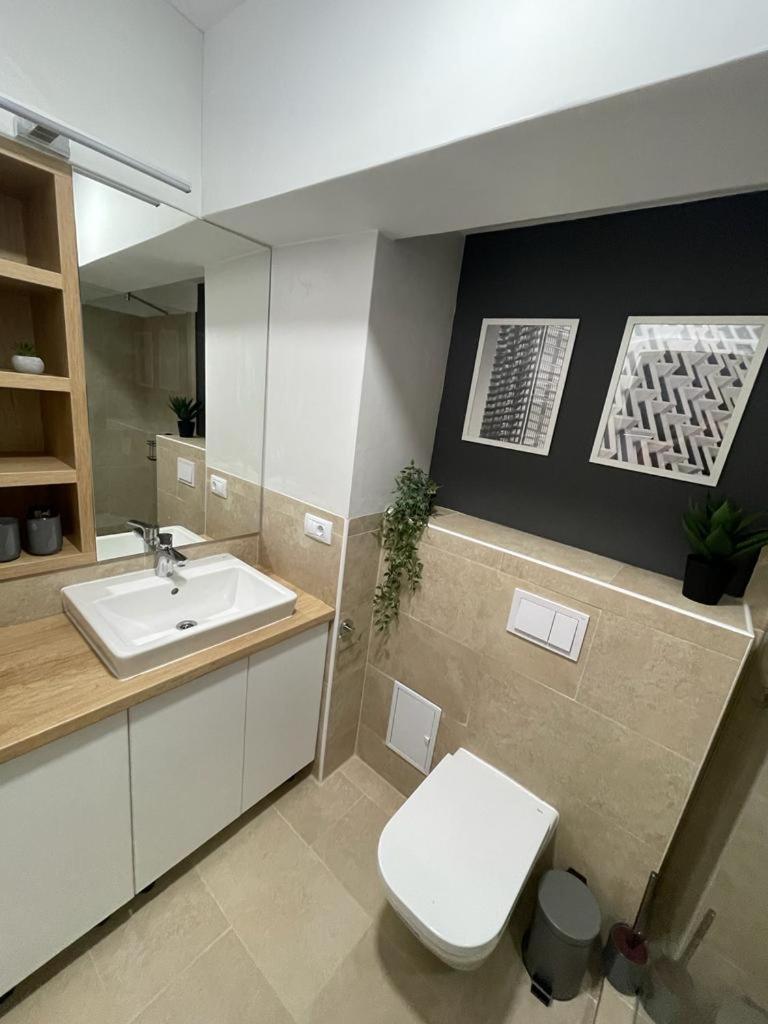 One-Bedroom Apartment - Photo 20