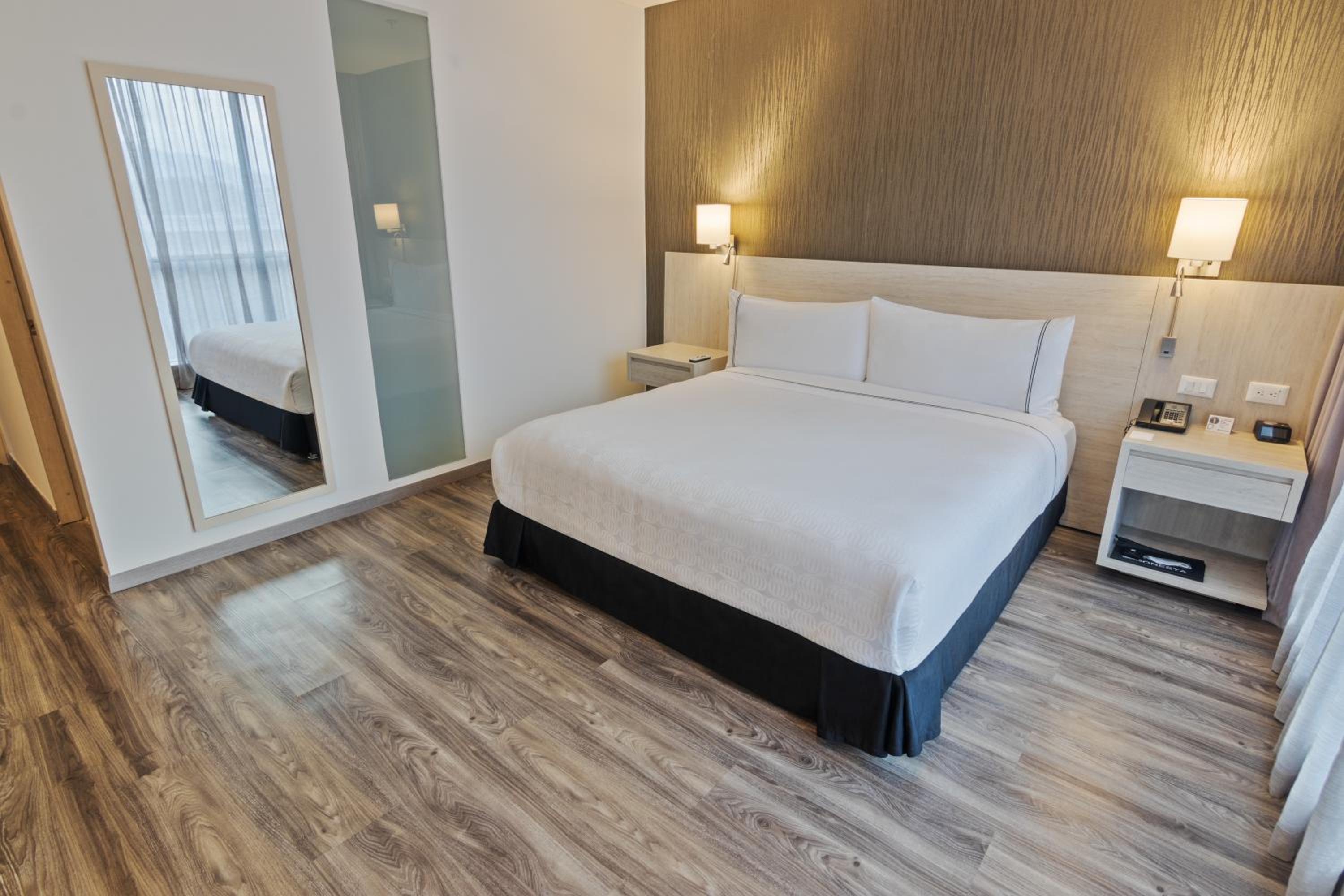 Standard King Room photo 1