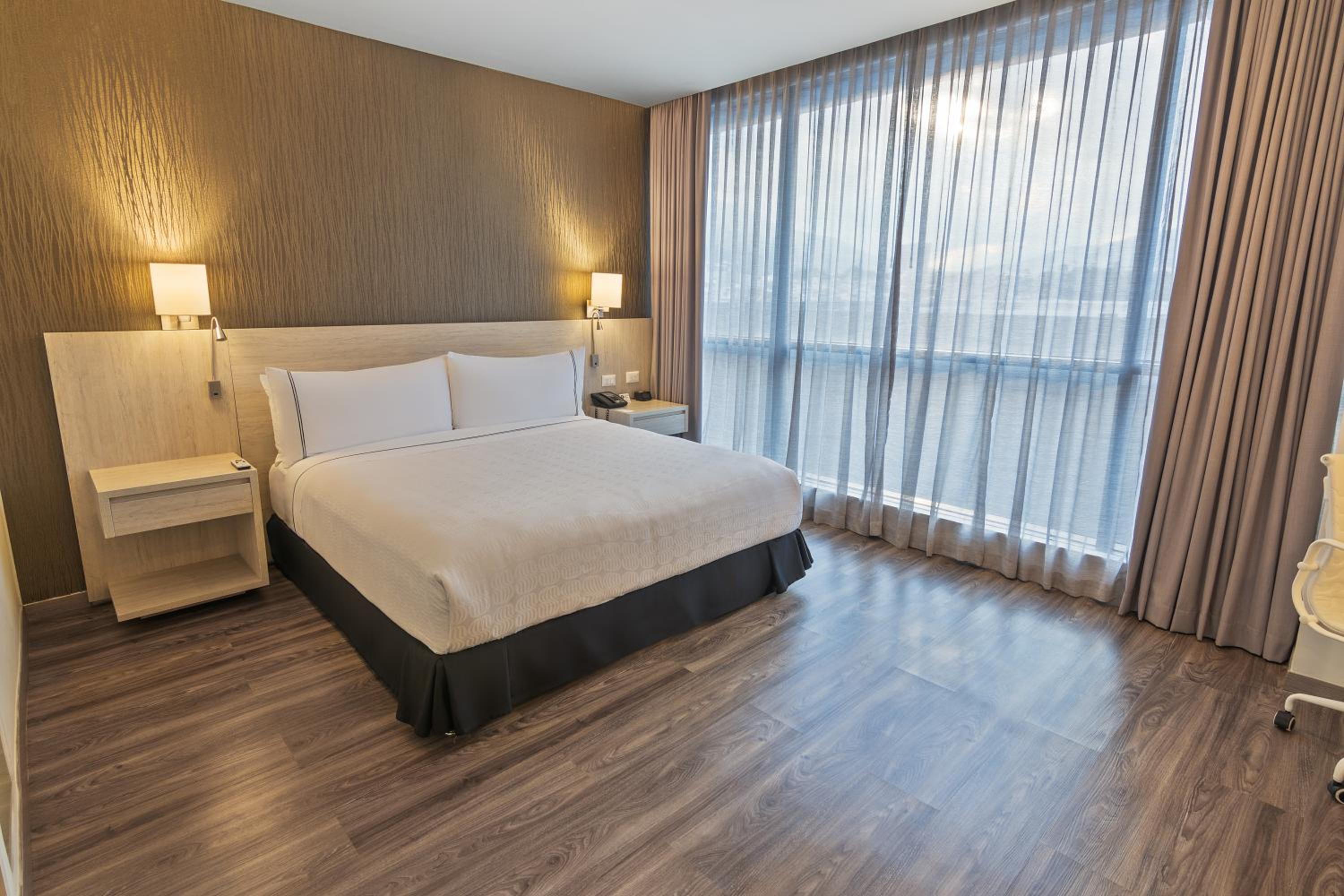 Standard King Room photo 2