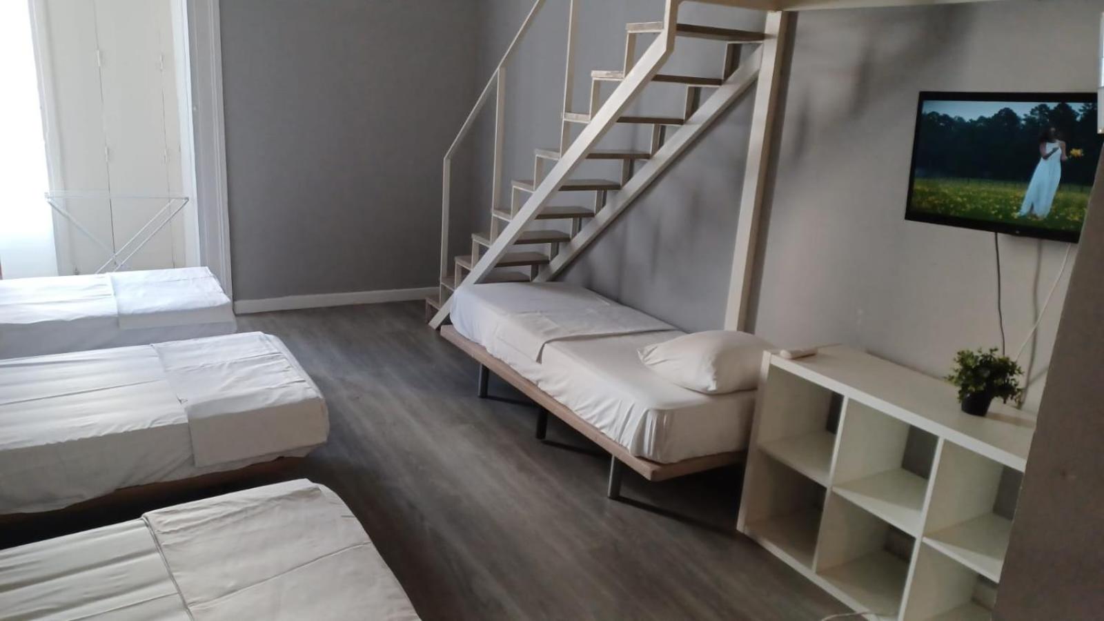 Apartment with Balcony - Photo 6
