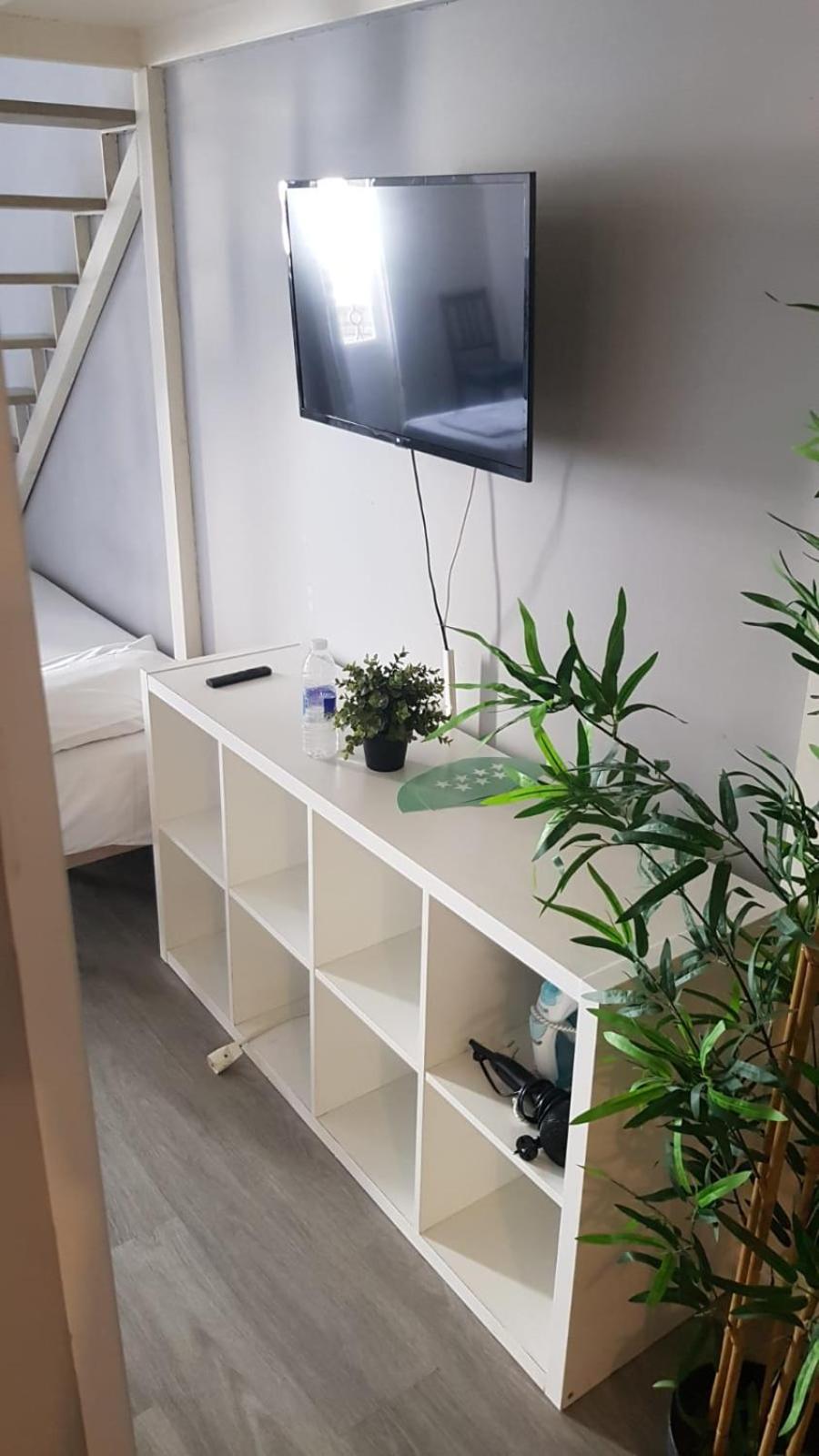Apartment with Balcony - Photo 2