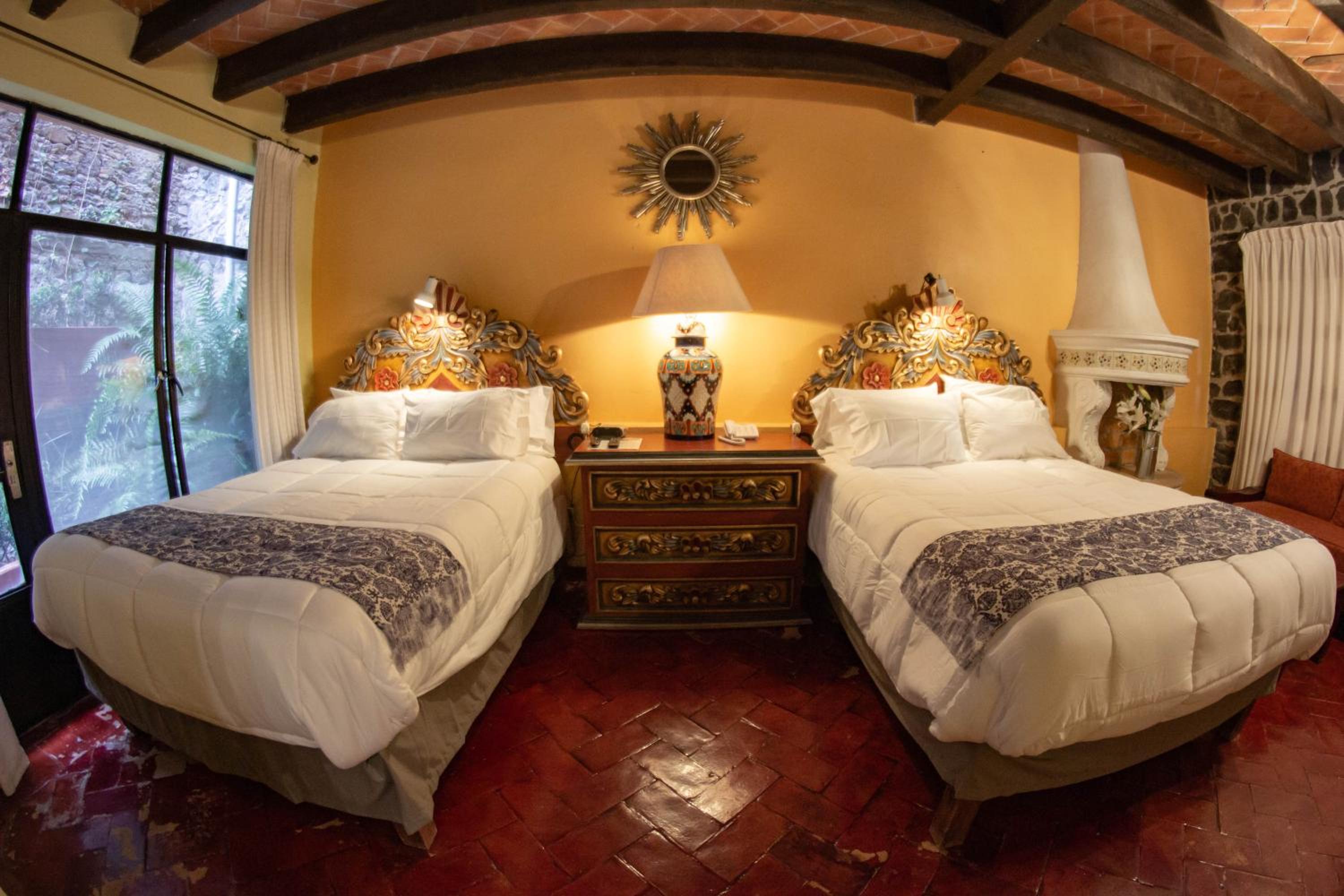 Queen Suite - Photo 9