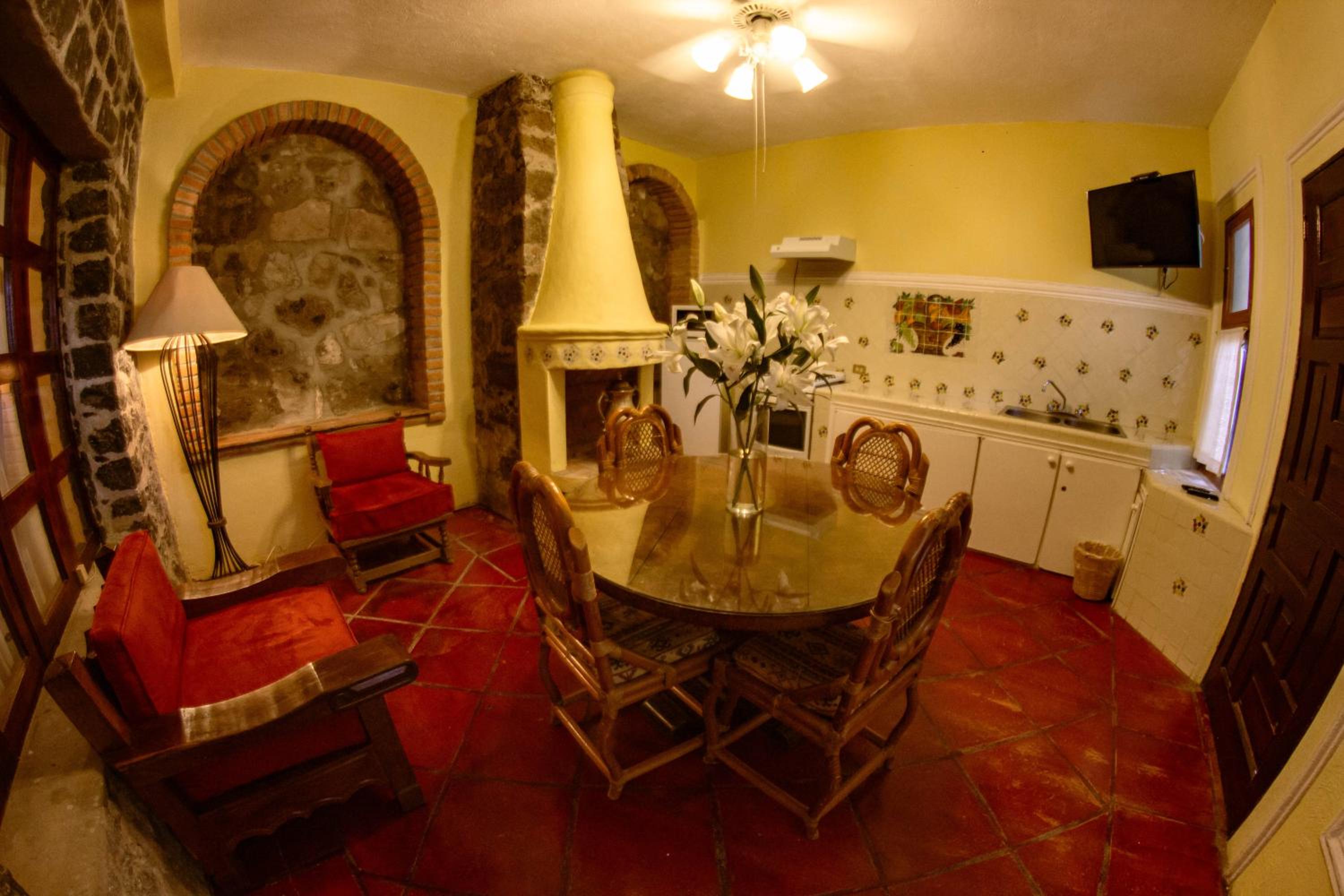 Queen Suite - Photo 6