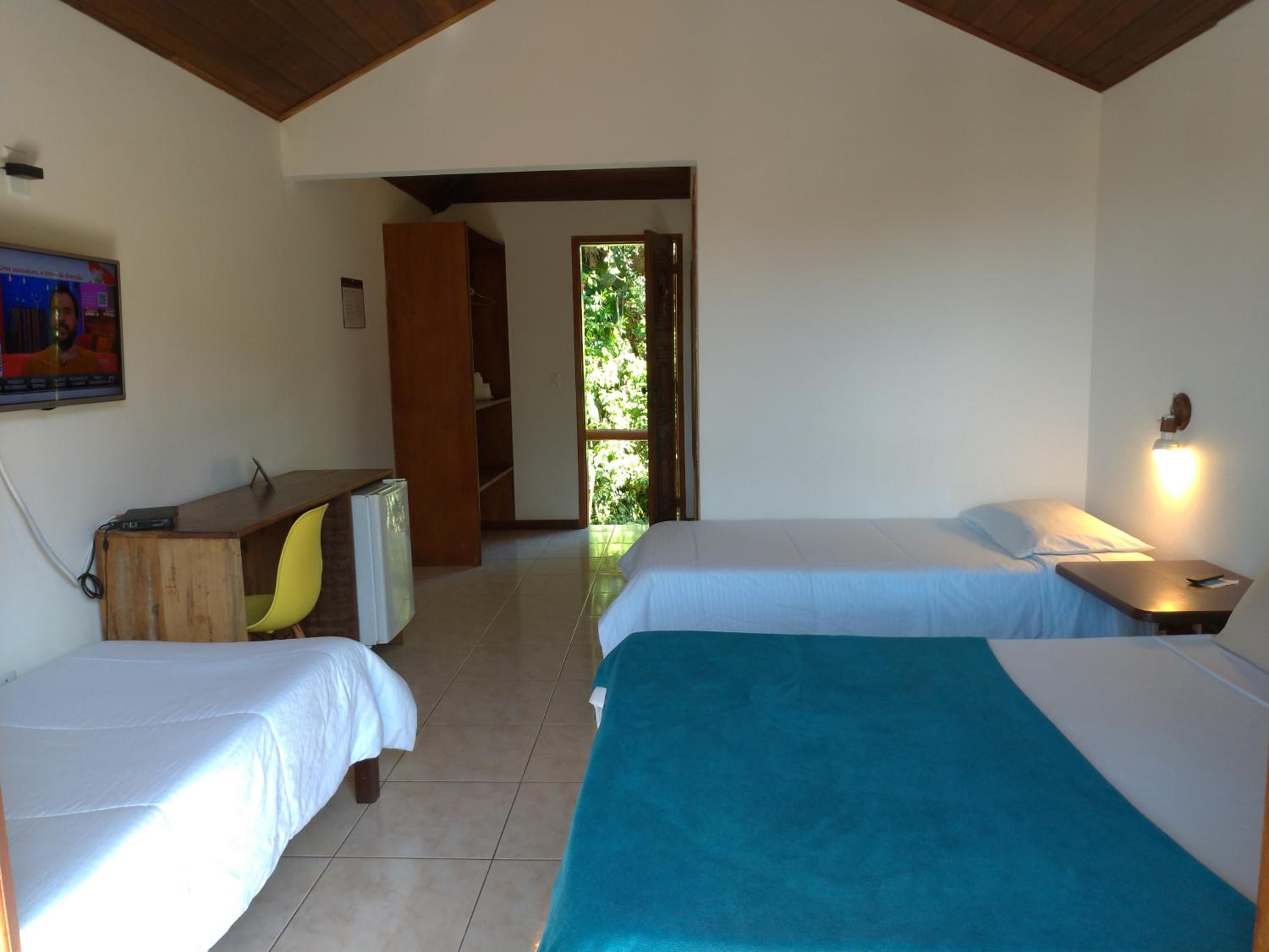 Quadruple Room with Balcony - Photo 2