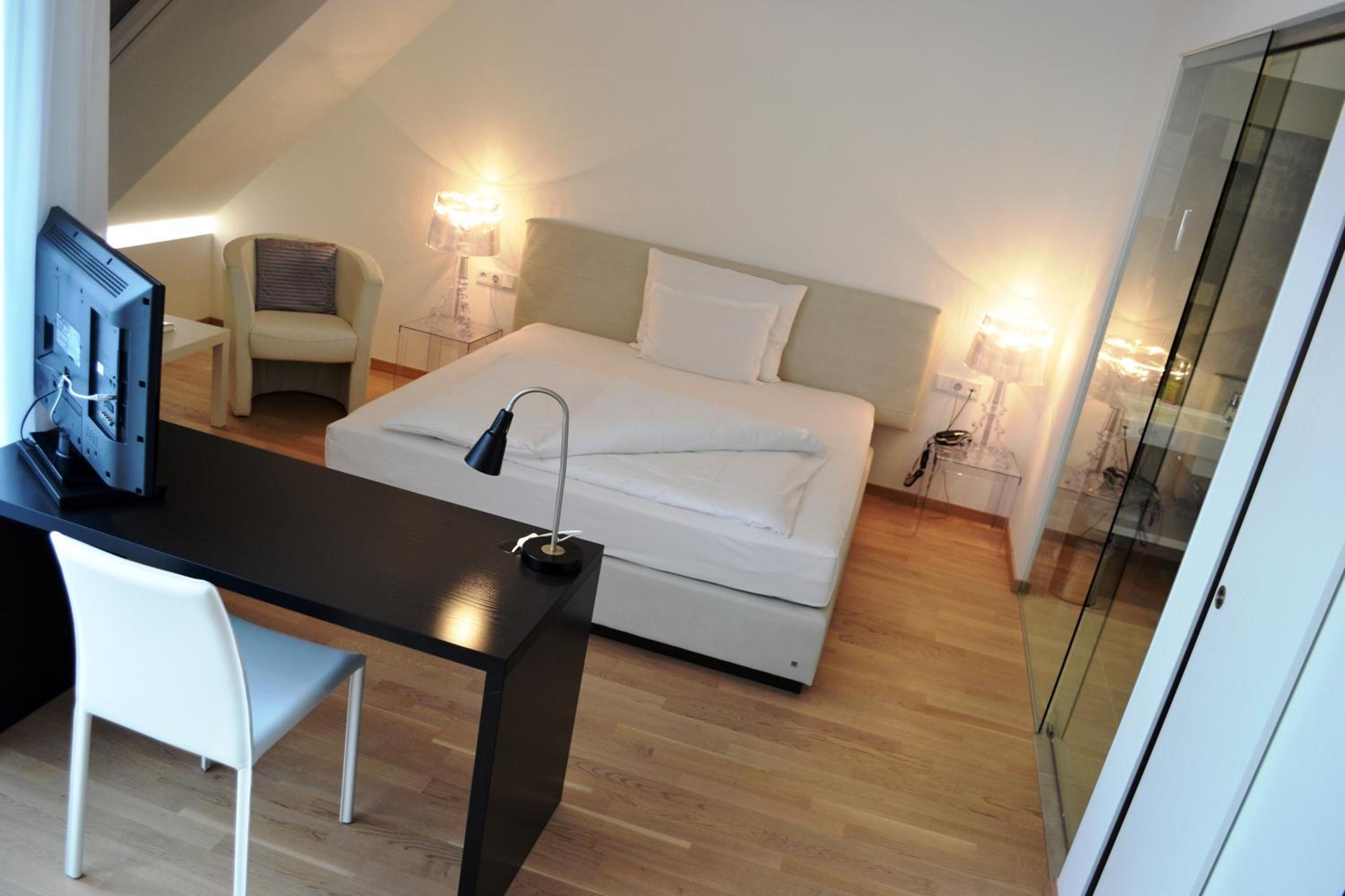 Suite - Photo 2