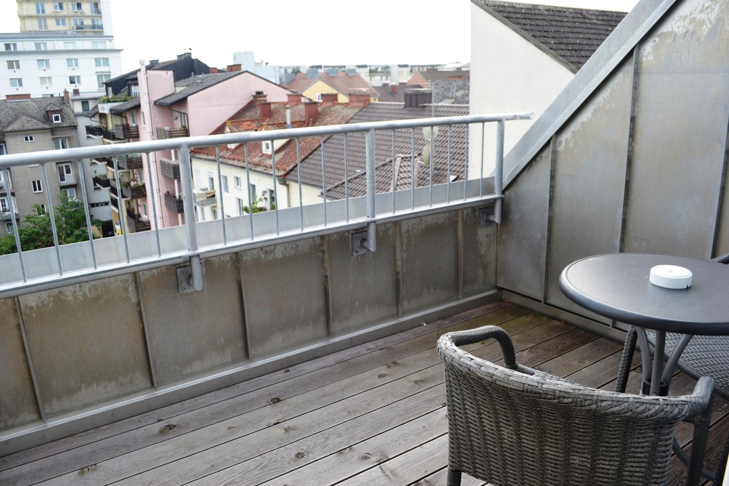 Premium Double or Twin Room with Balcony - Photo 10