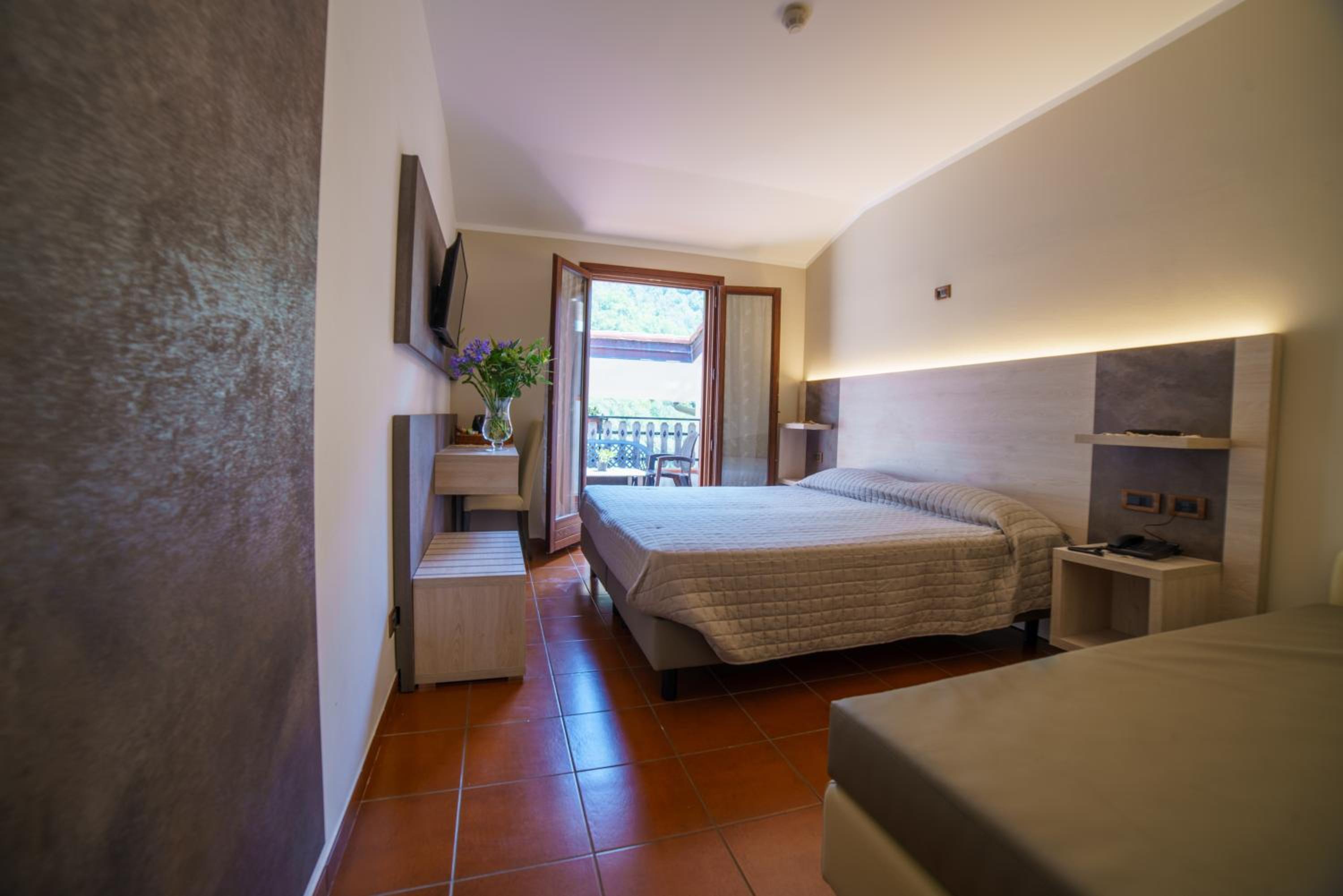 Superior Triple Room photo 2