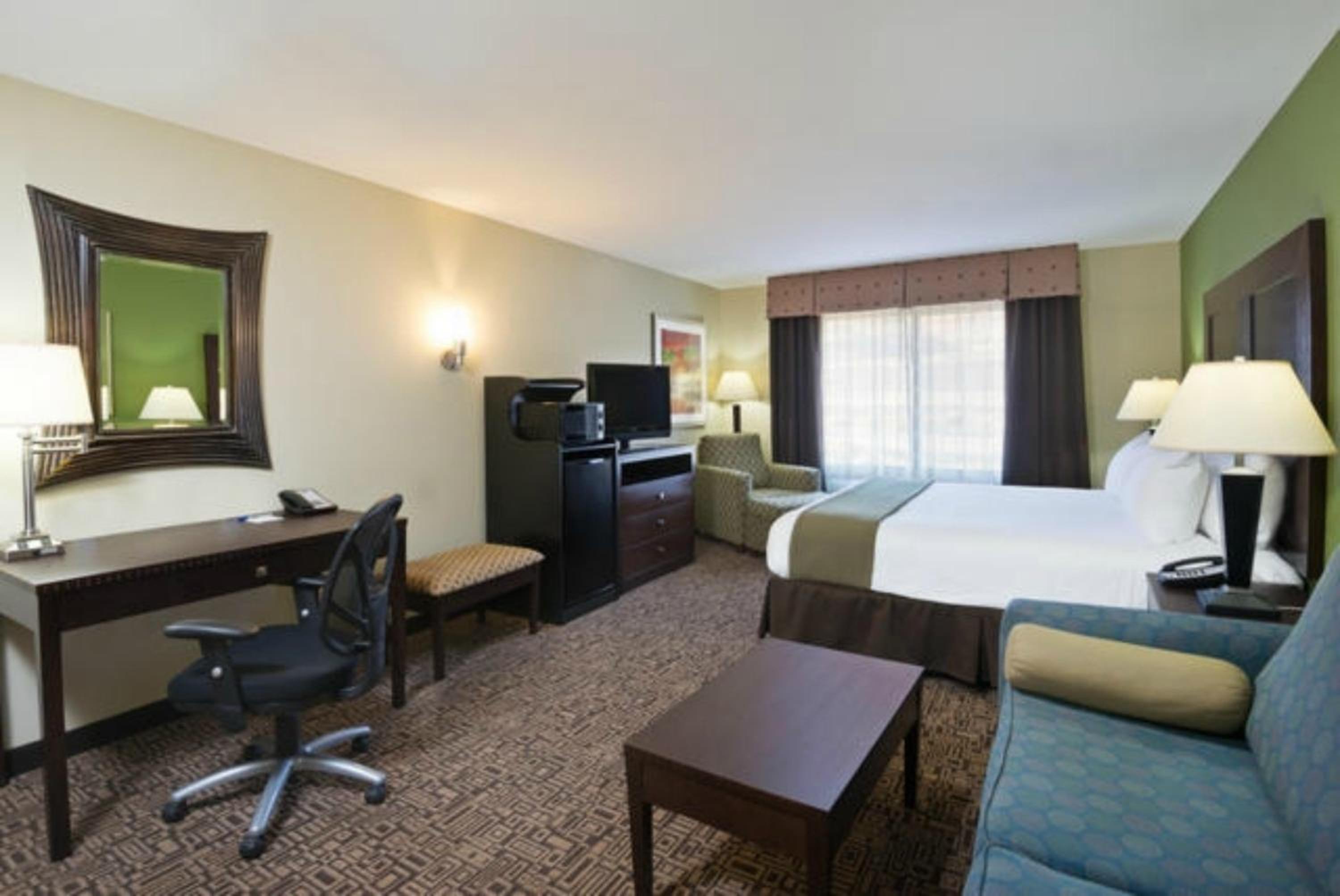 Standard King Room - Photo 2