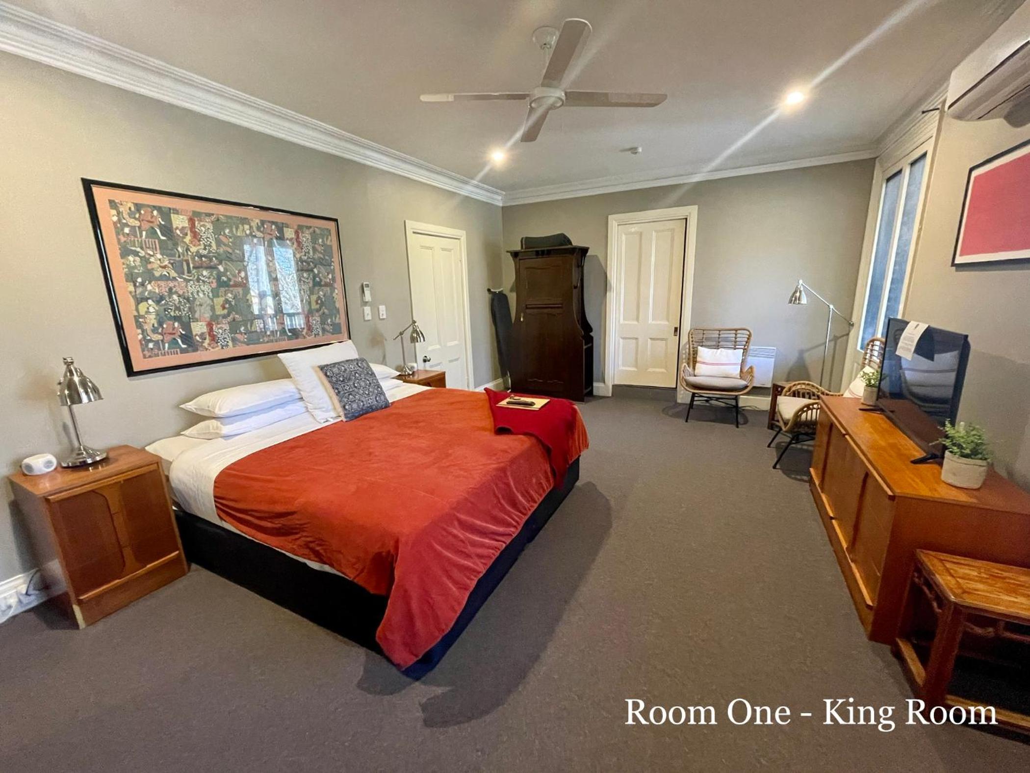 King Room With Bath photo 3