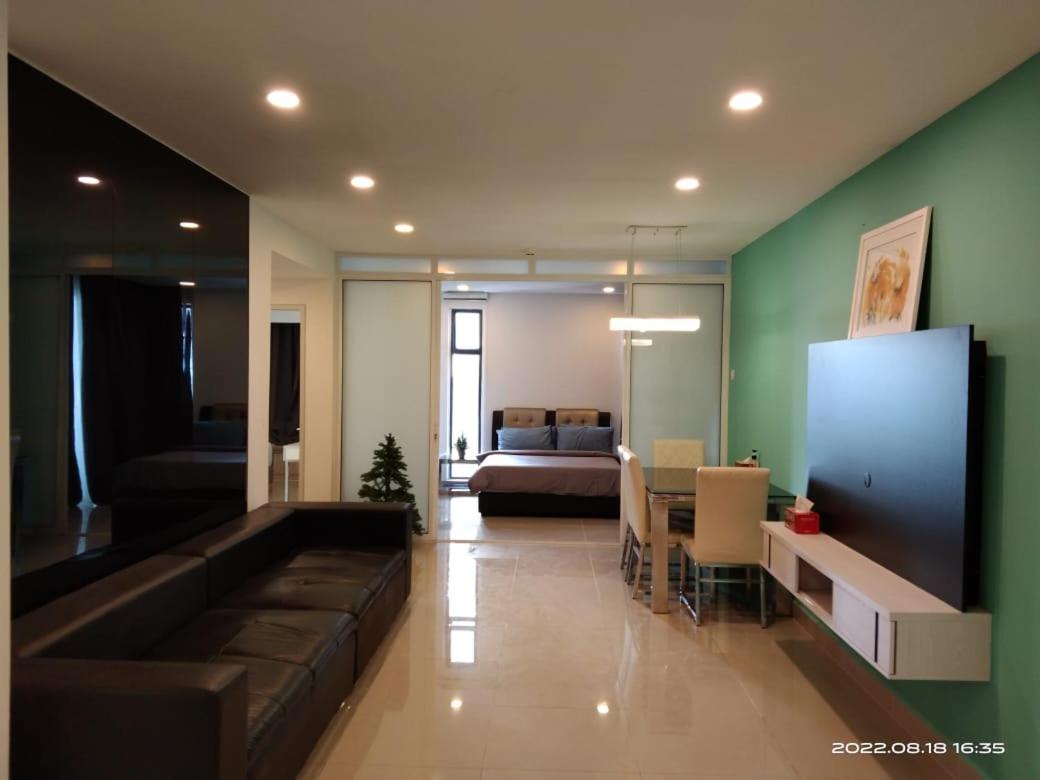 Three-Bedroom Apartment - Photo 8