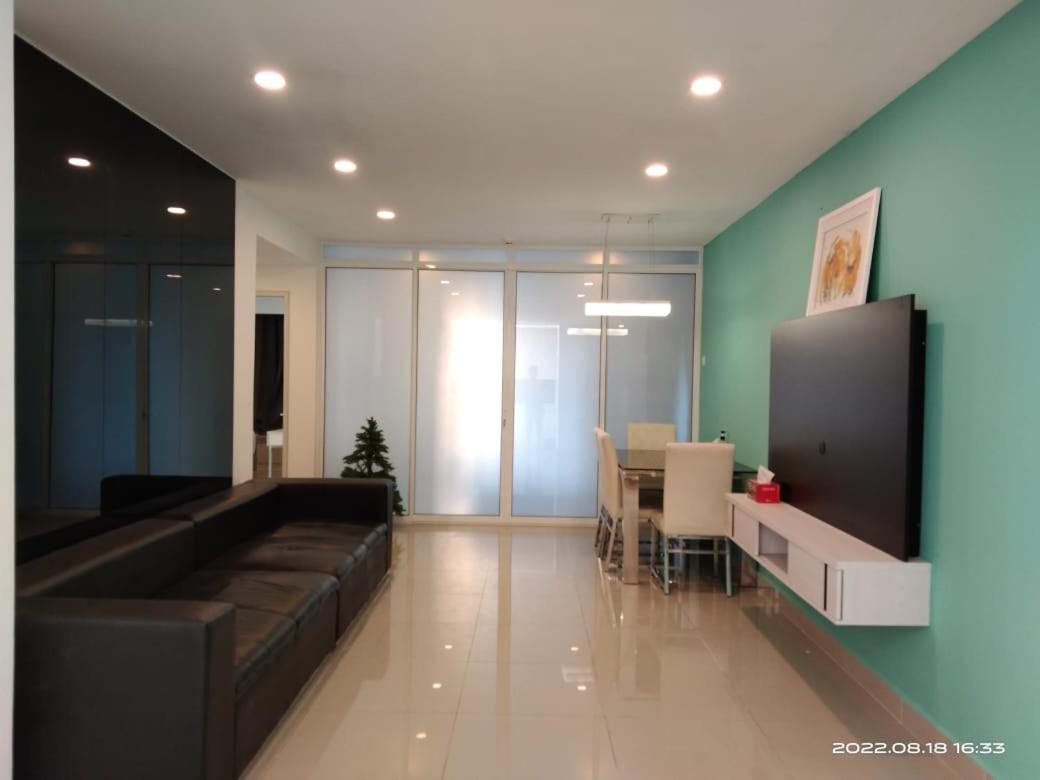 Three-Bedroom Apartment - Photo 6