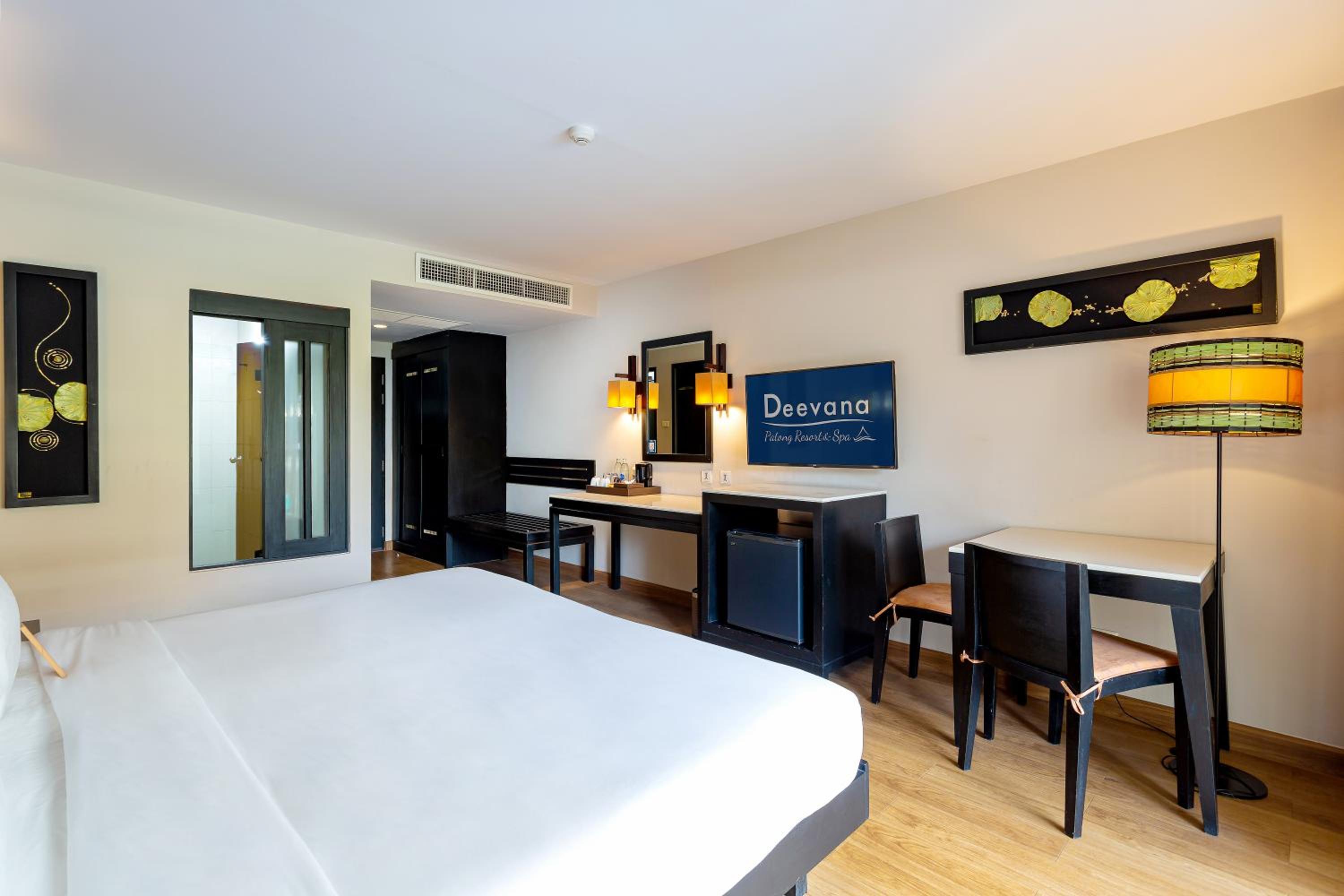 Deluxe Twin or Double Room - Photo 13