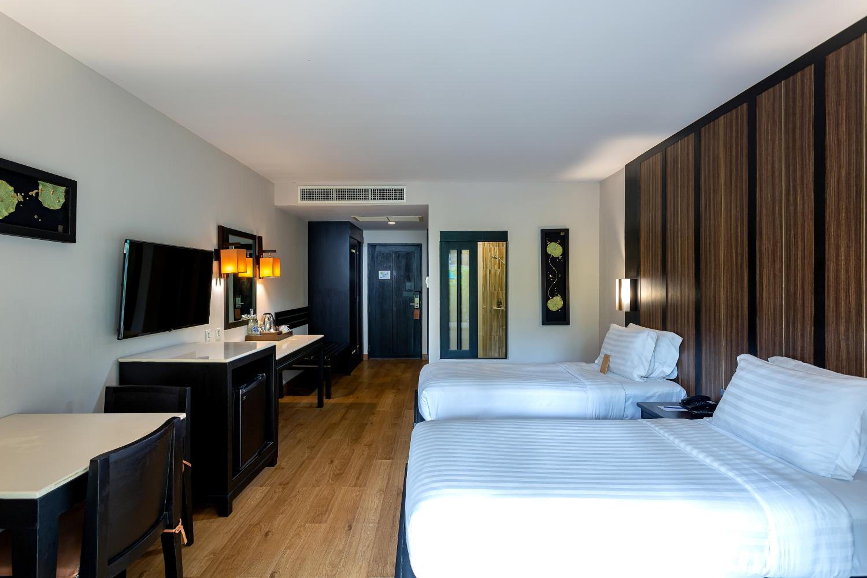 Deluxe Twin or Double Room - Photo 15