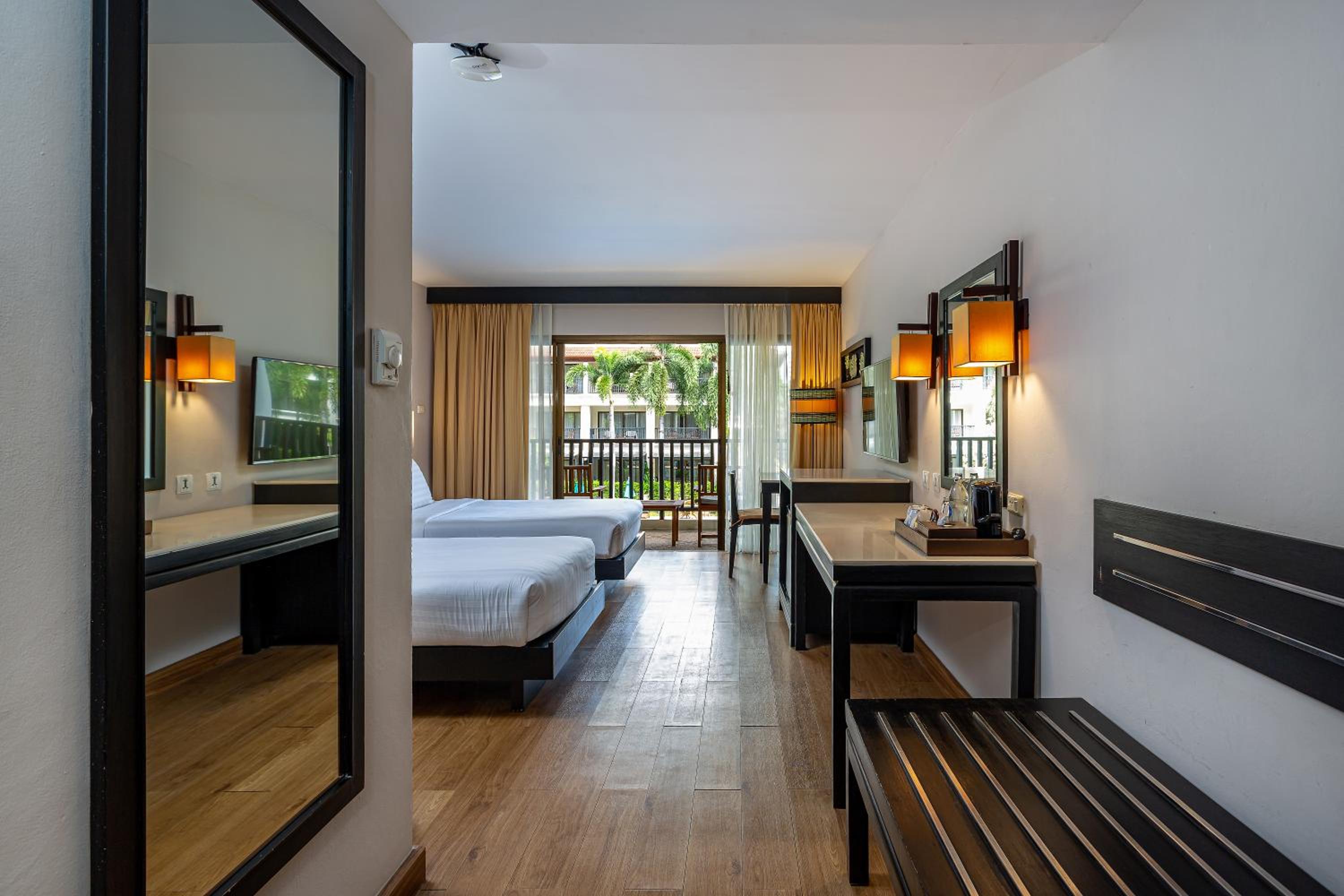 Deluxe Twin or Double Room - Photo 16