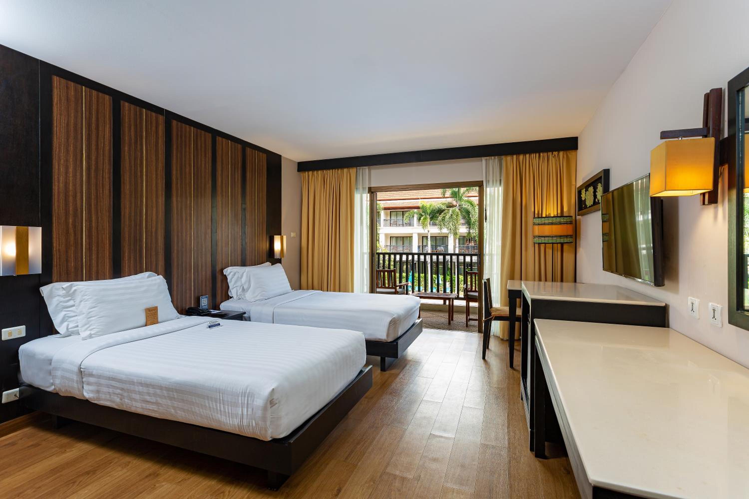 Deluxe Twin or Double Room - Photo 18