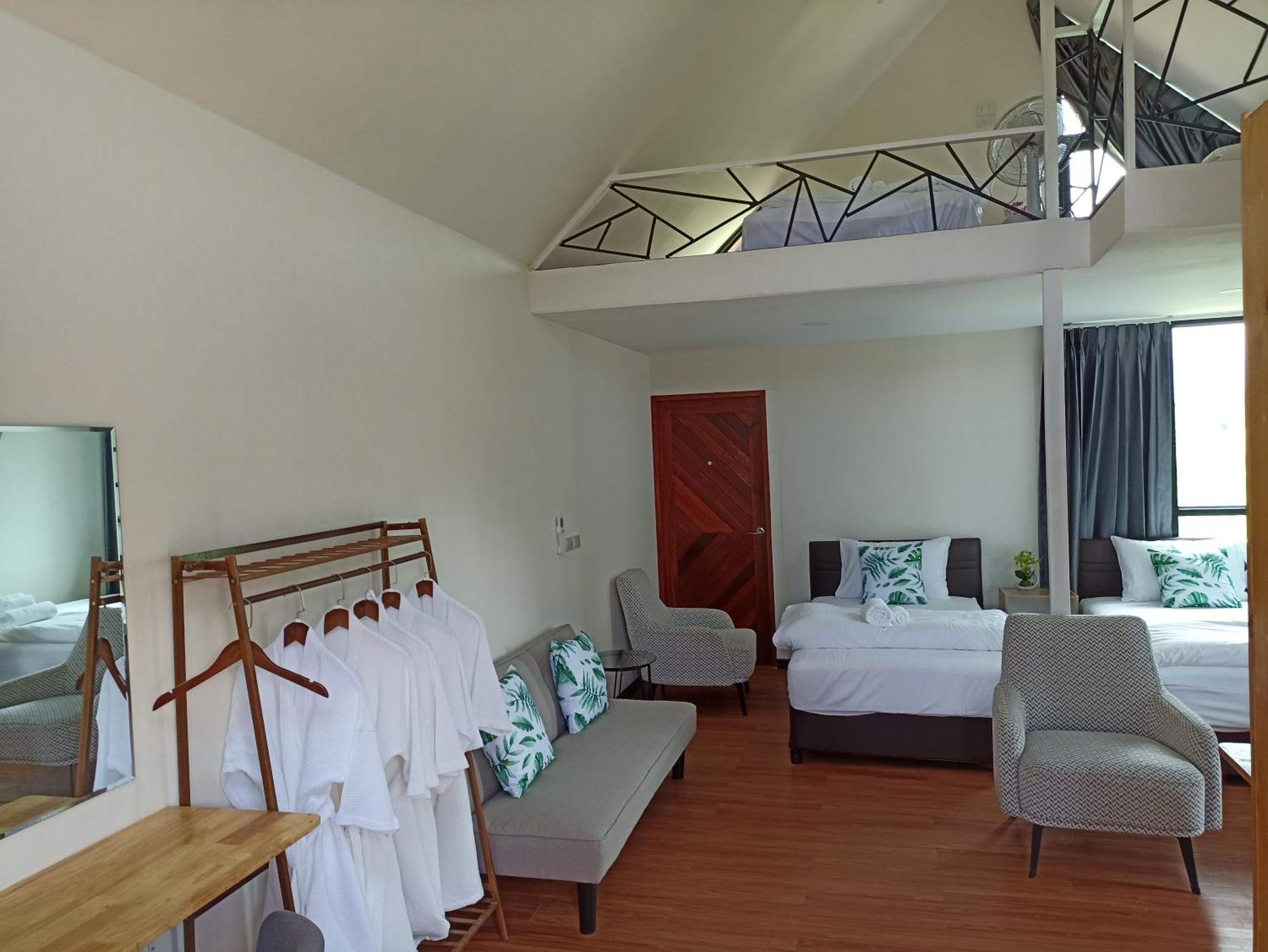 Standard Queen Room - Photo 6