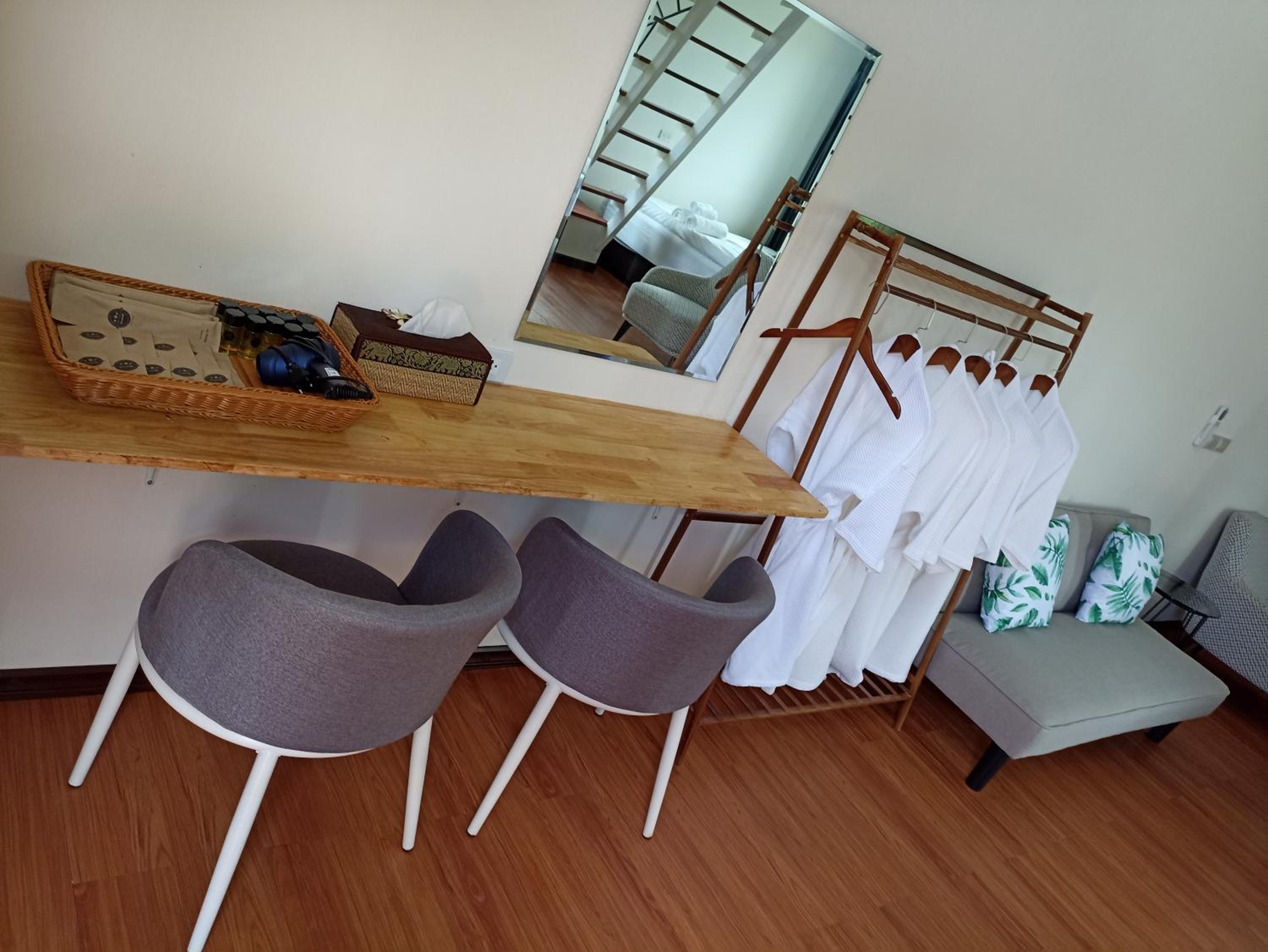 Standard Queen Room - Photo 14