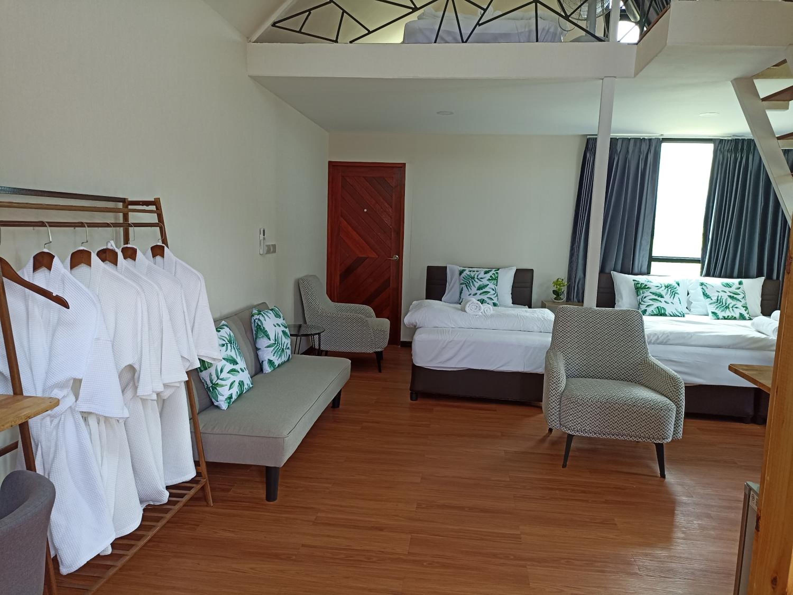 Standard Queen Room - Photo 12