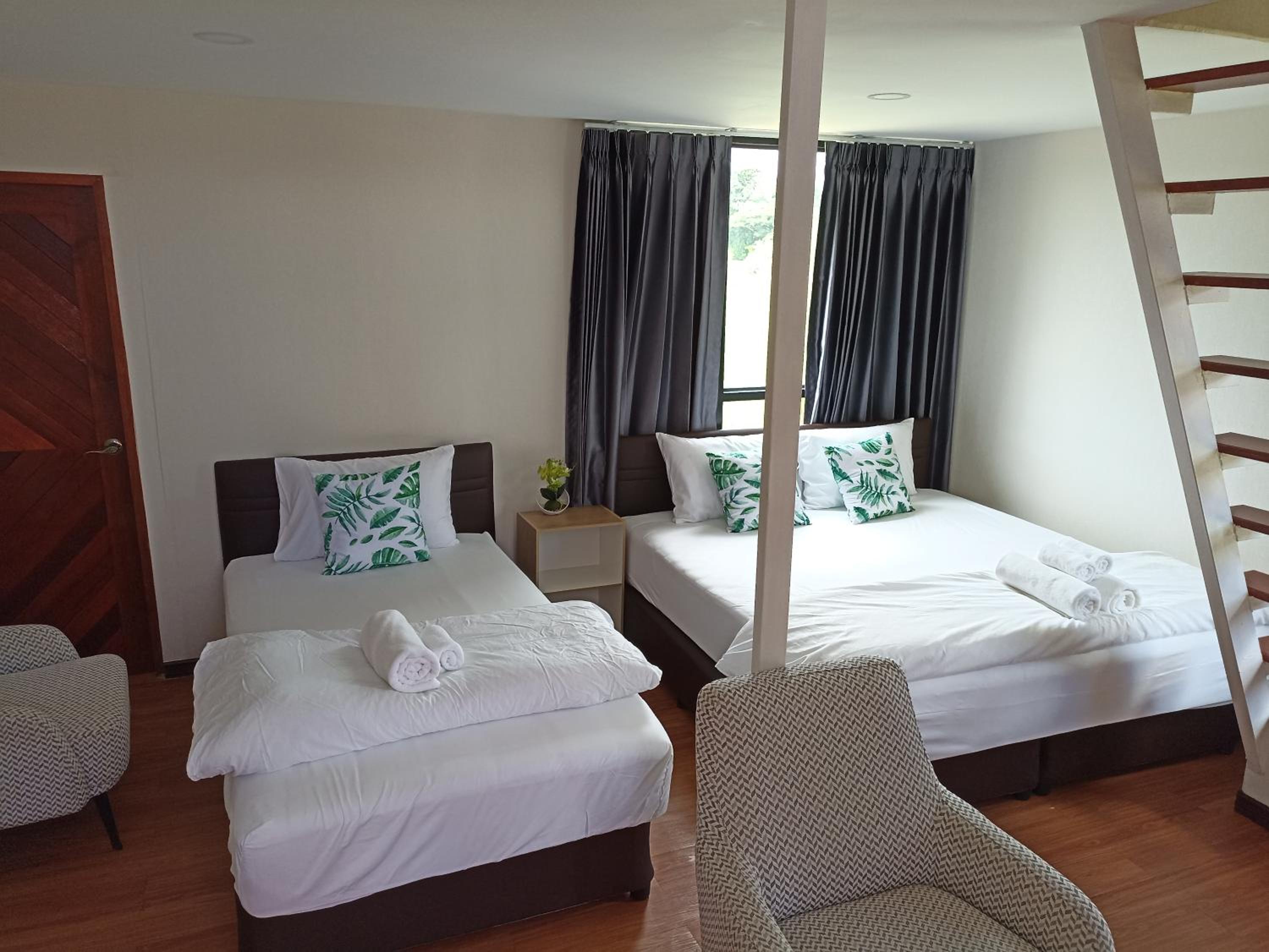 Standard Queen Room - Photo 7