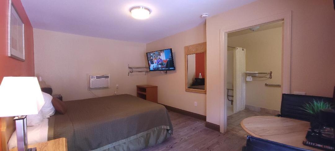 King Room - Disability Access photo 3