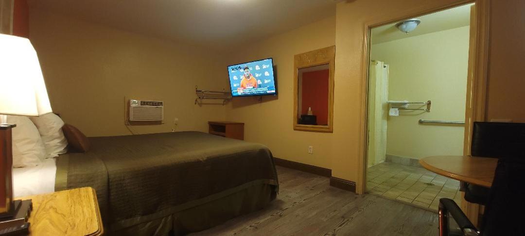 King Room - Disability Access photo 2