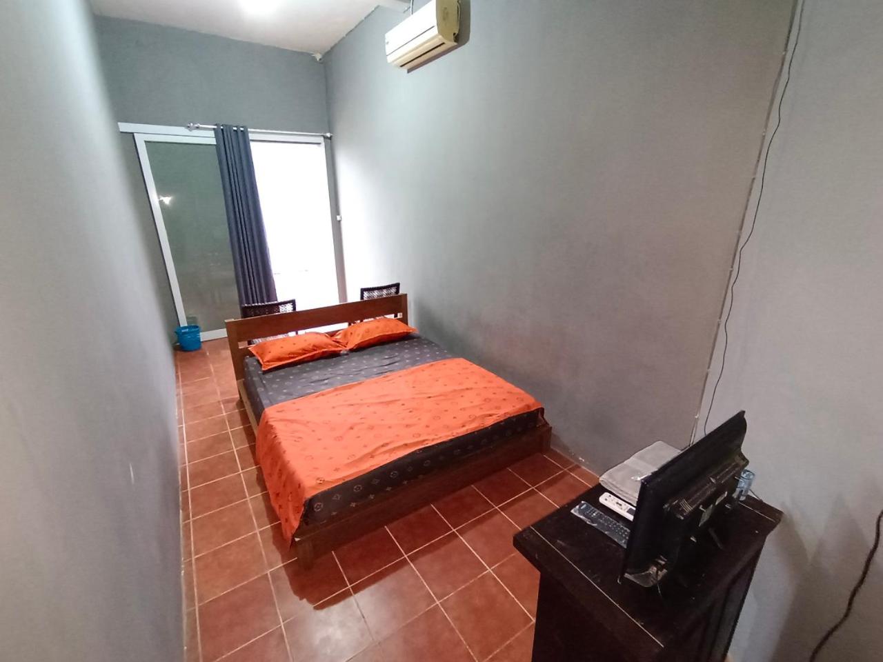 Budget Double Room - Photo 8