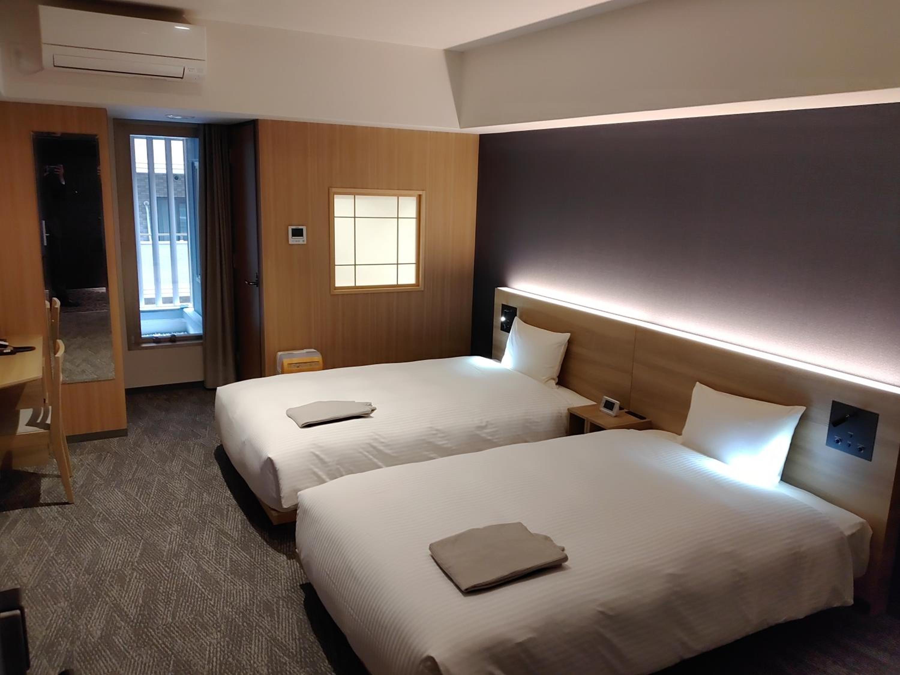 Standard Twin Room - Photo 4