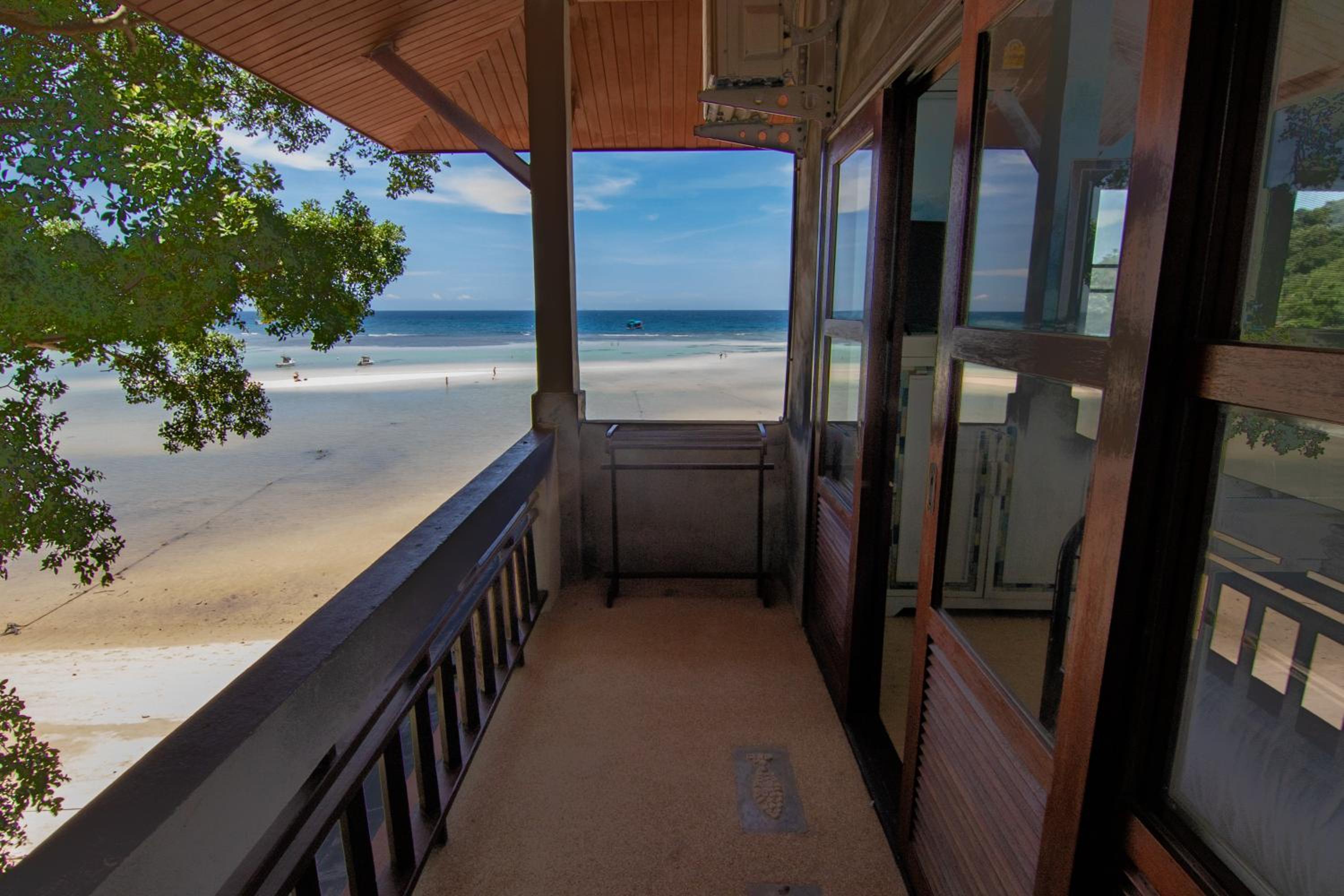 Deluxe Triple Room with Sea View