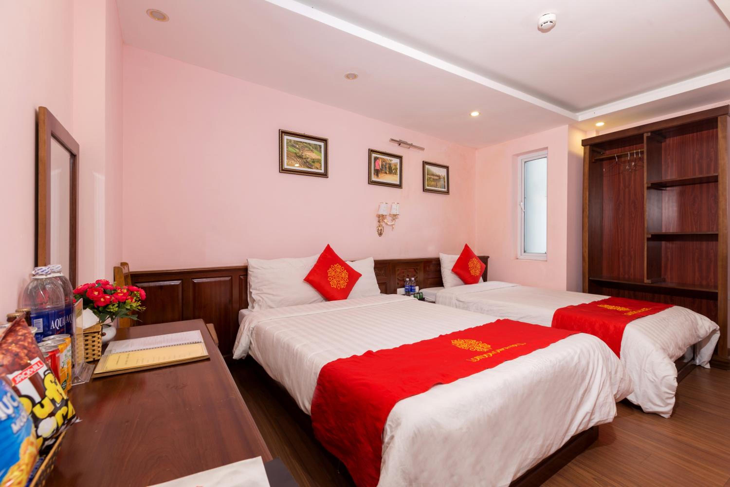 Twin Room with Bathroom photo 2
