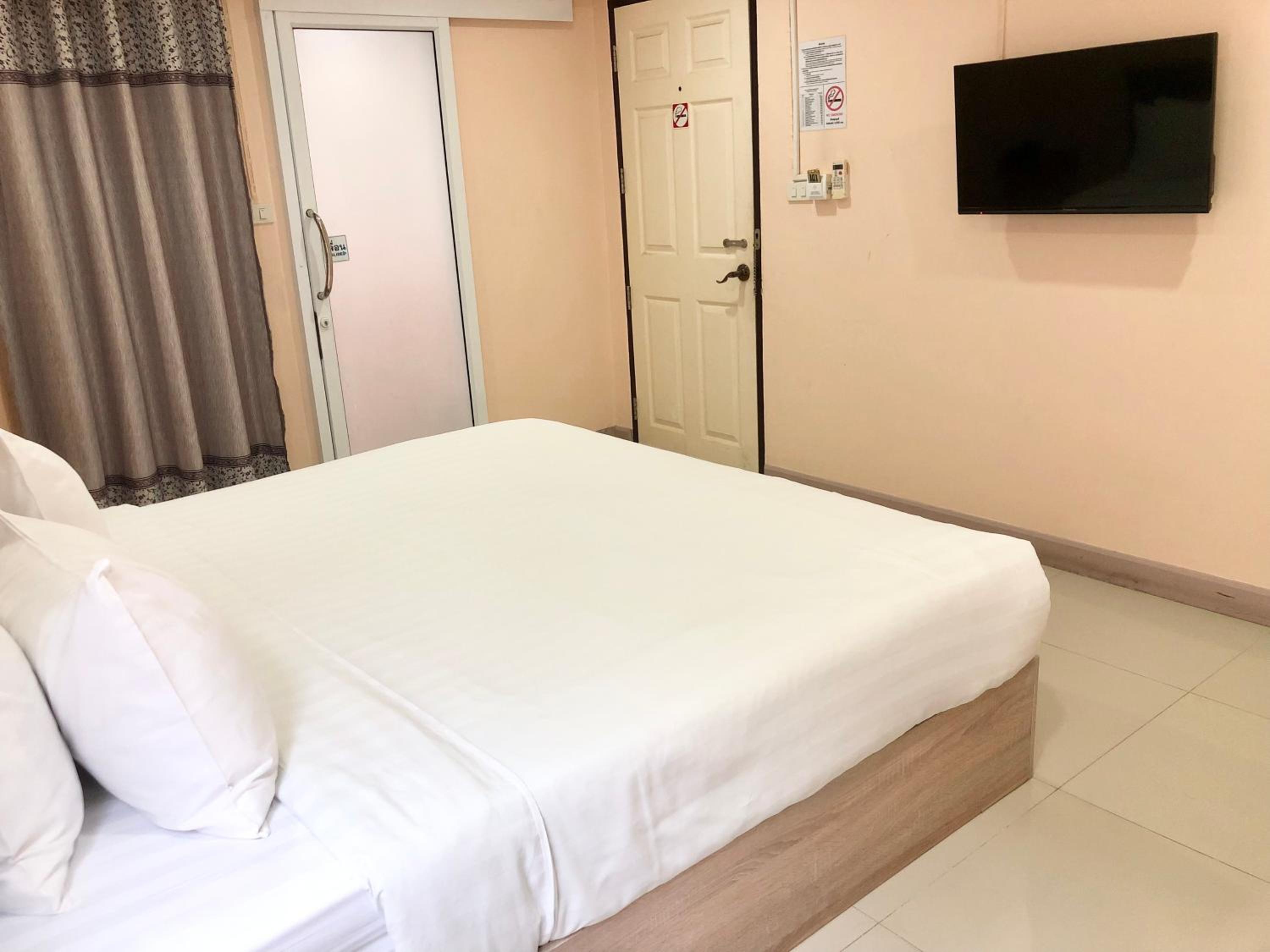 Standard King Room - Photo 3