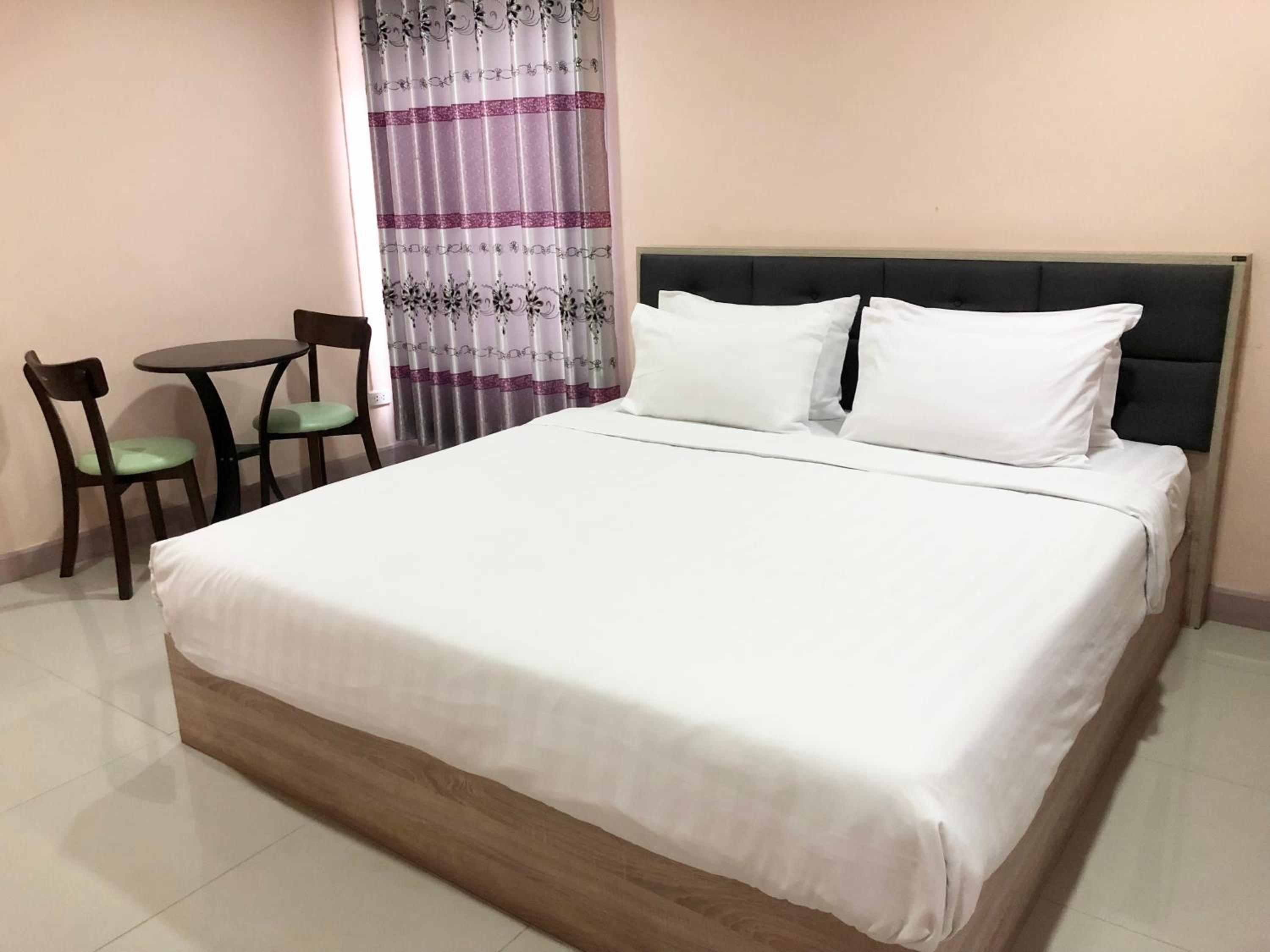 Standard King Room - Photo 2