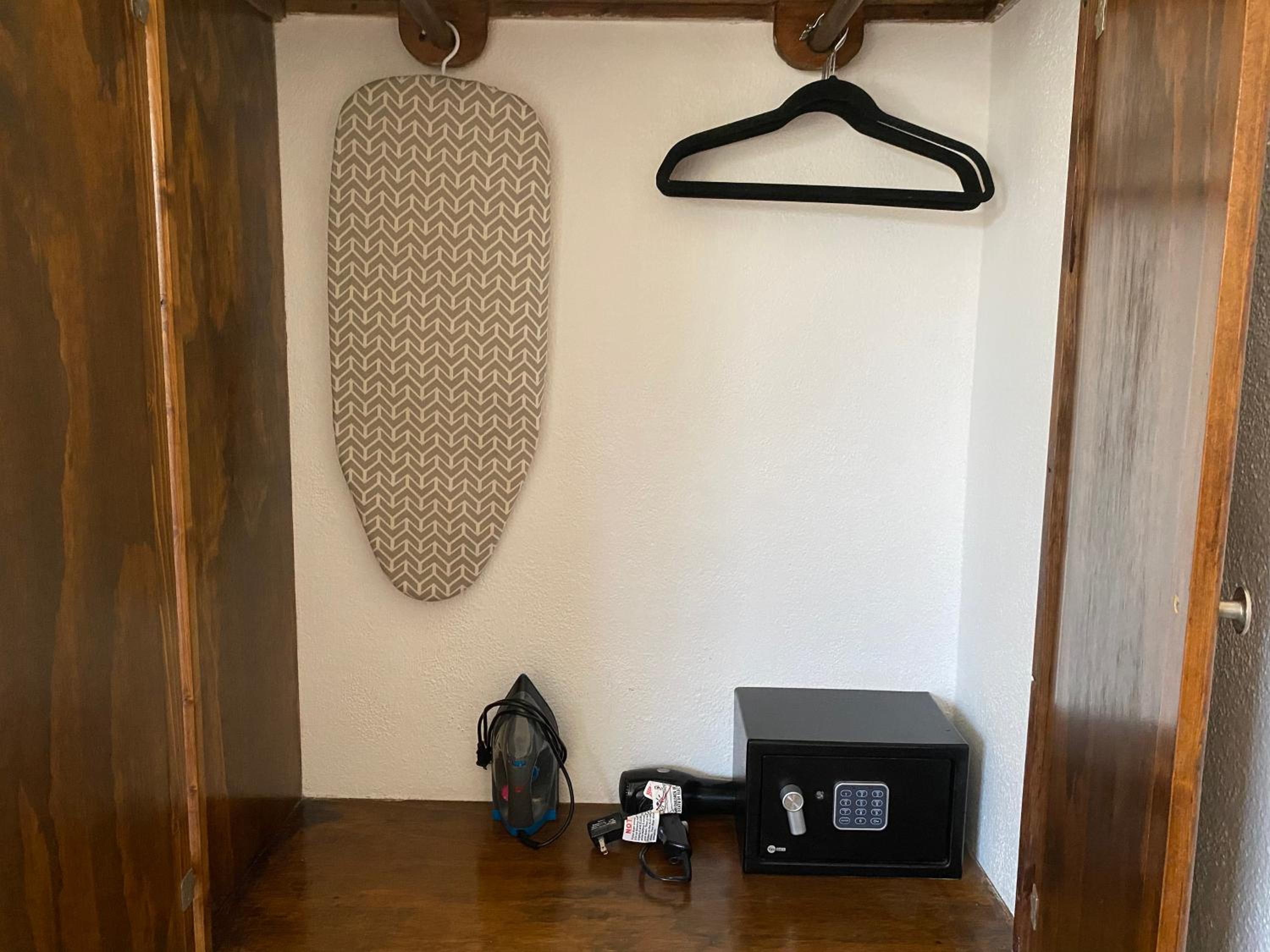One-Bedroom Apartment - Photo 12