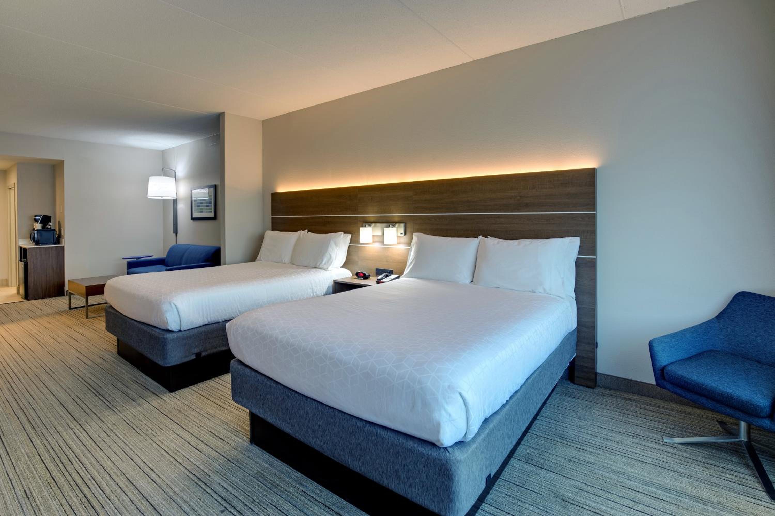 Double Suite with Two Double Beds - Non-Smoking