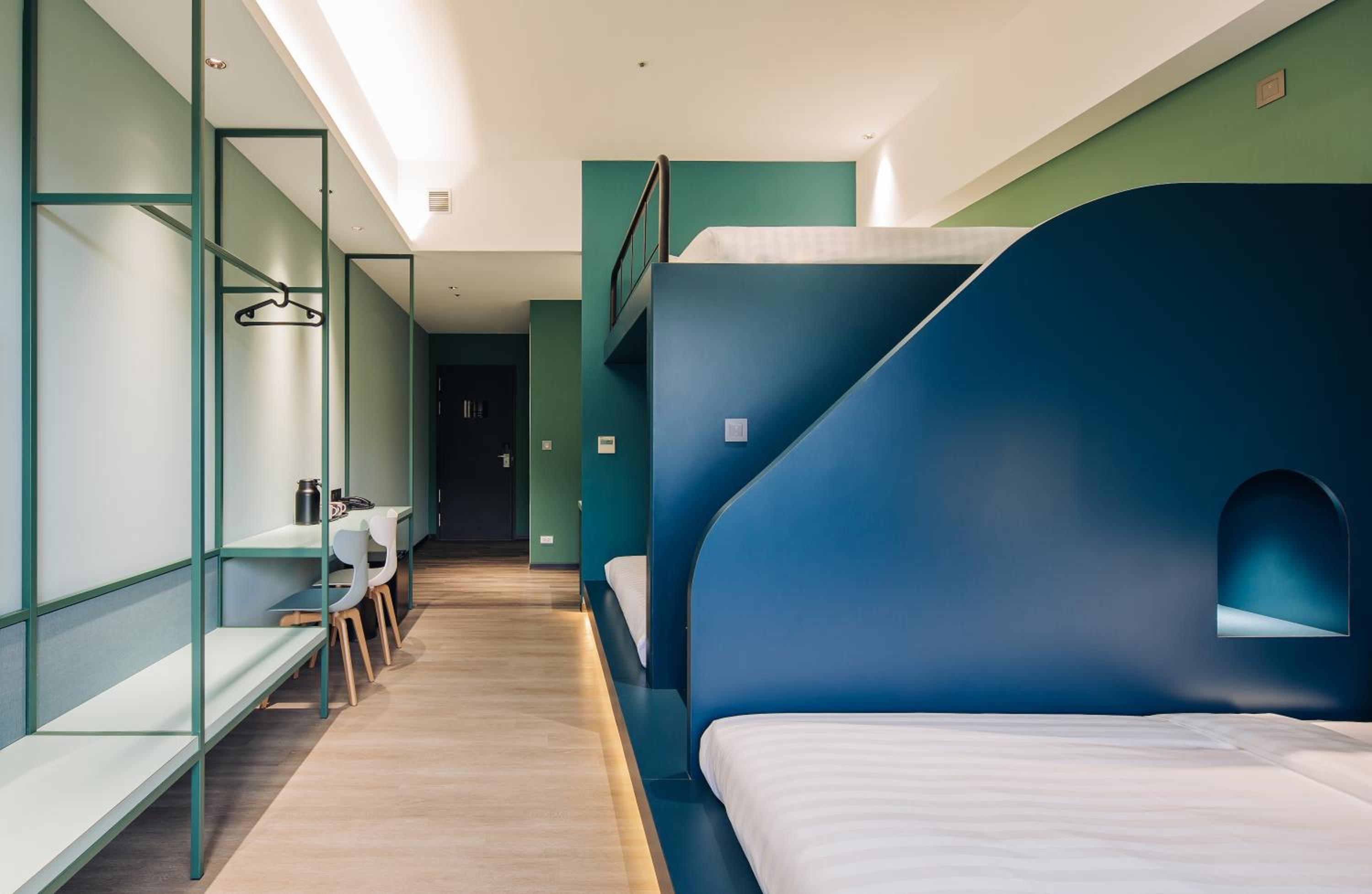 Six People Suite - Photo 4