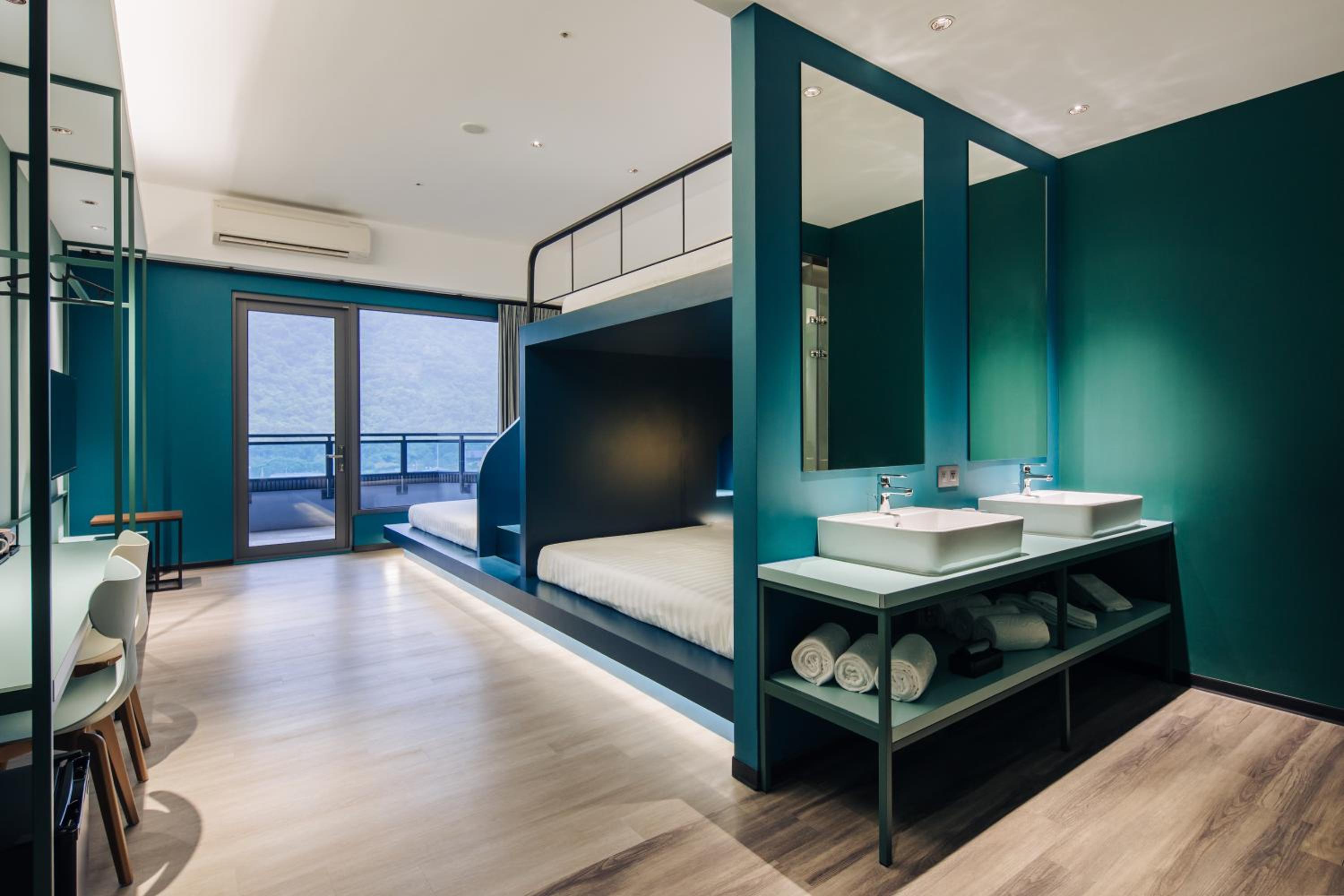 Six People Suite - Photo 1