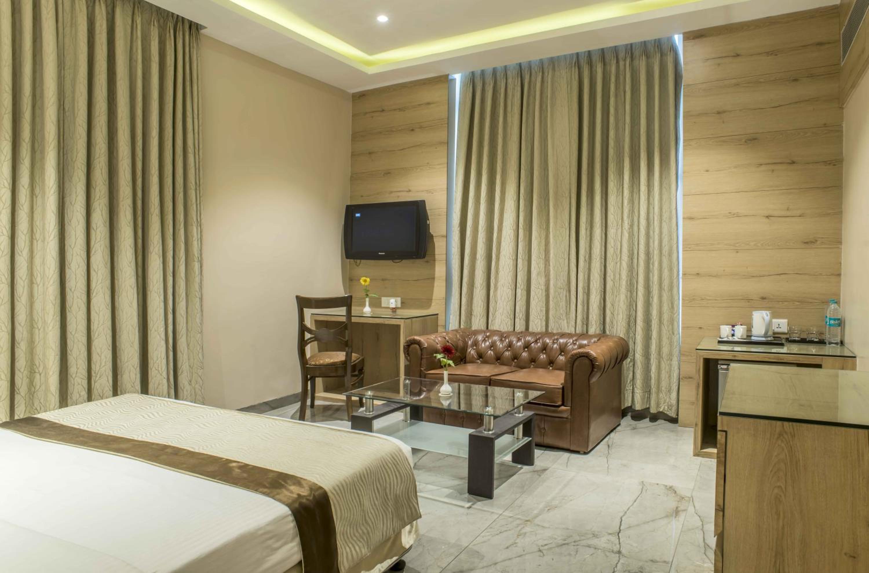 Suite - Photo 3