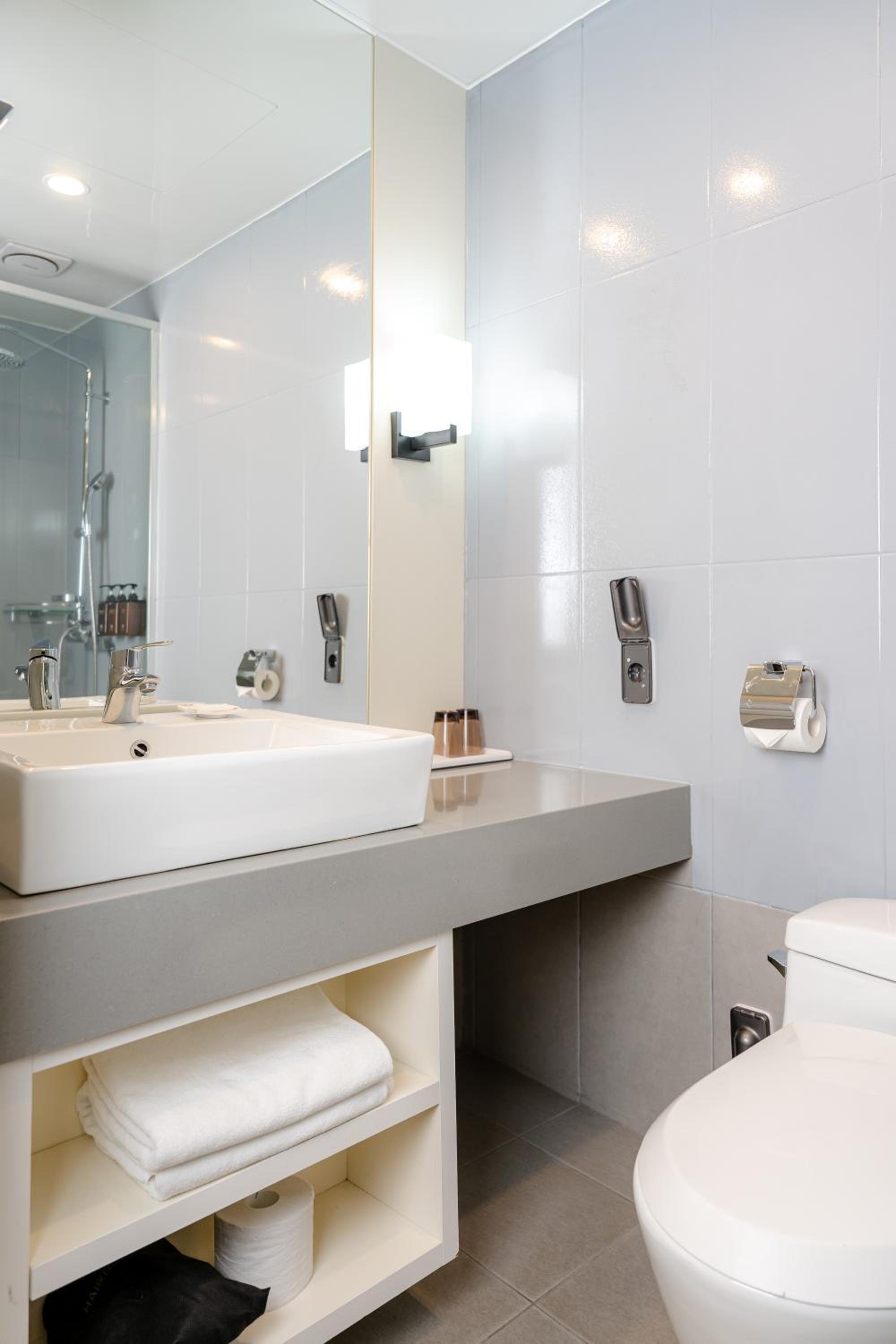 Standard Twin Room - Photo 3