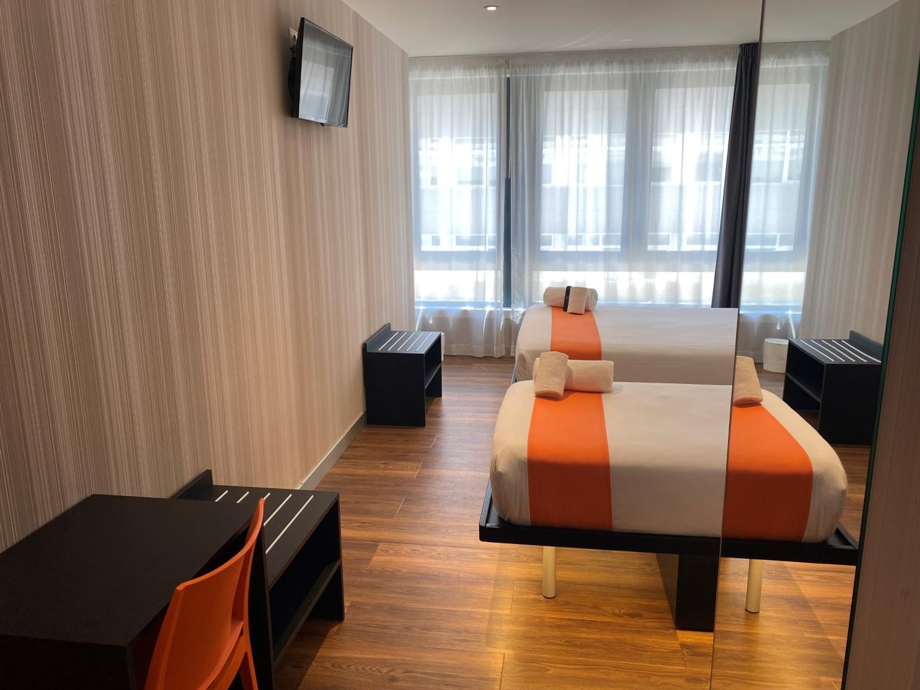 Triple Room thumbnail 5