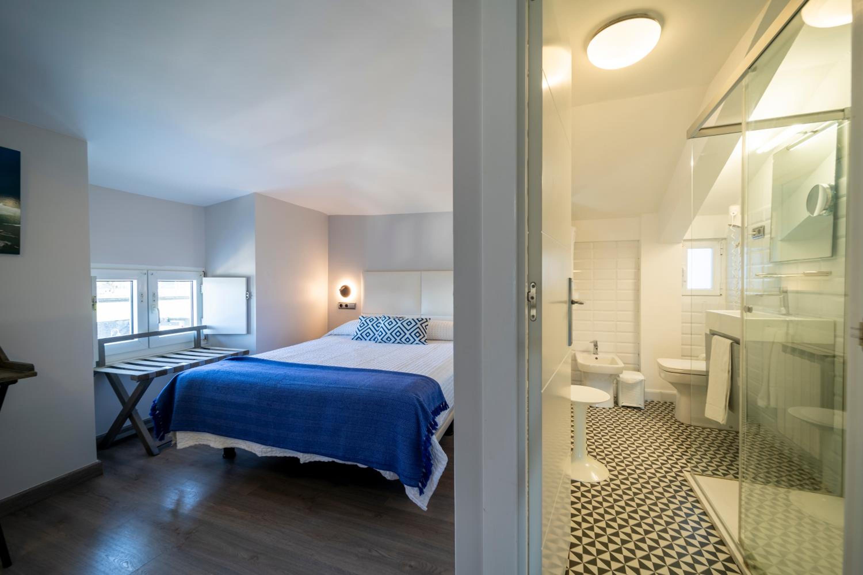 Double Room - Photo 2