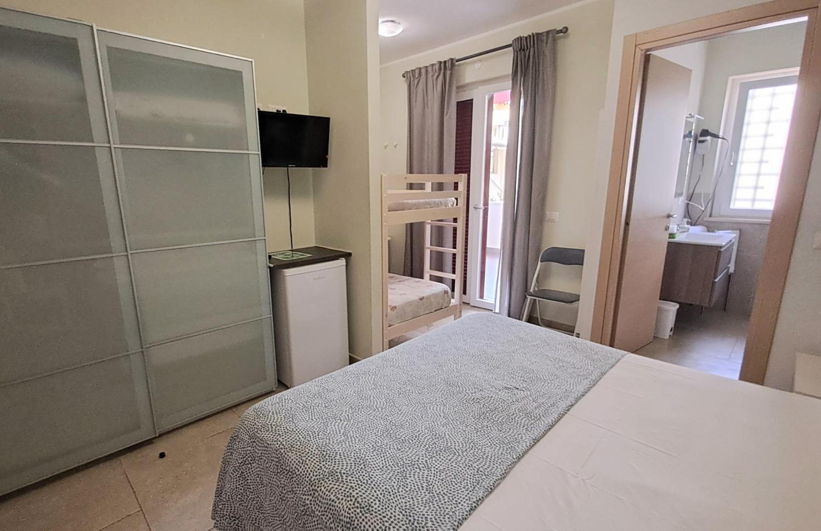 Double Room with Extra Bed photo 1