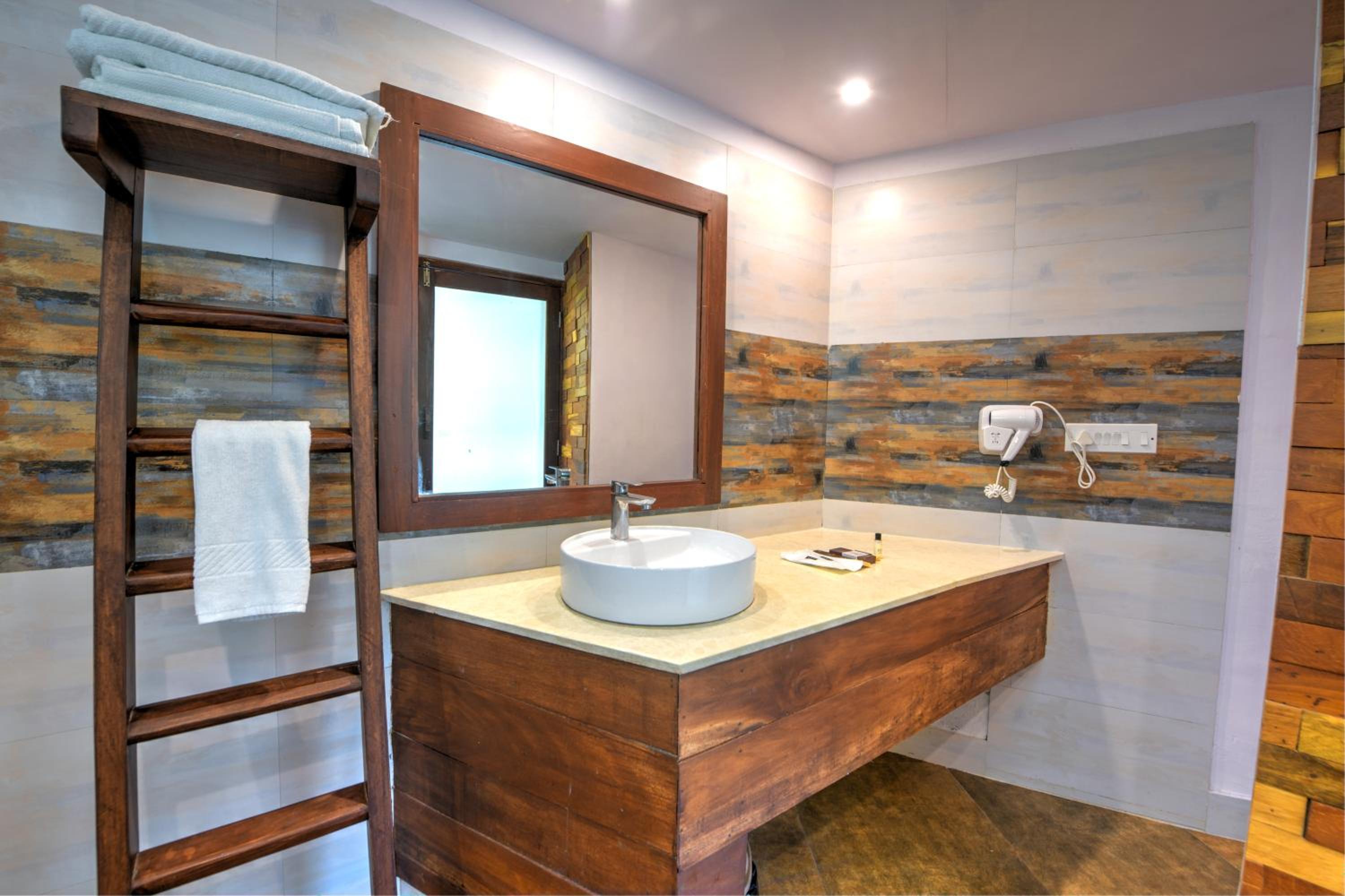 Suite - Photo 7