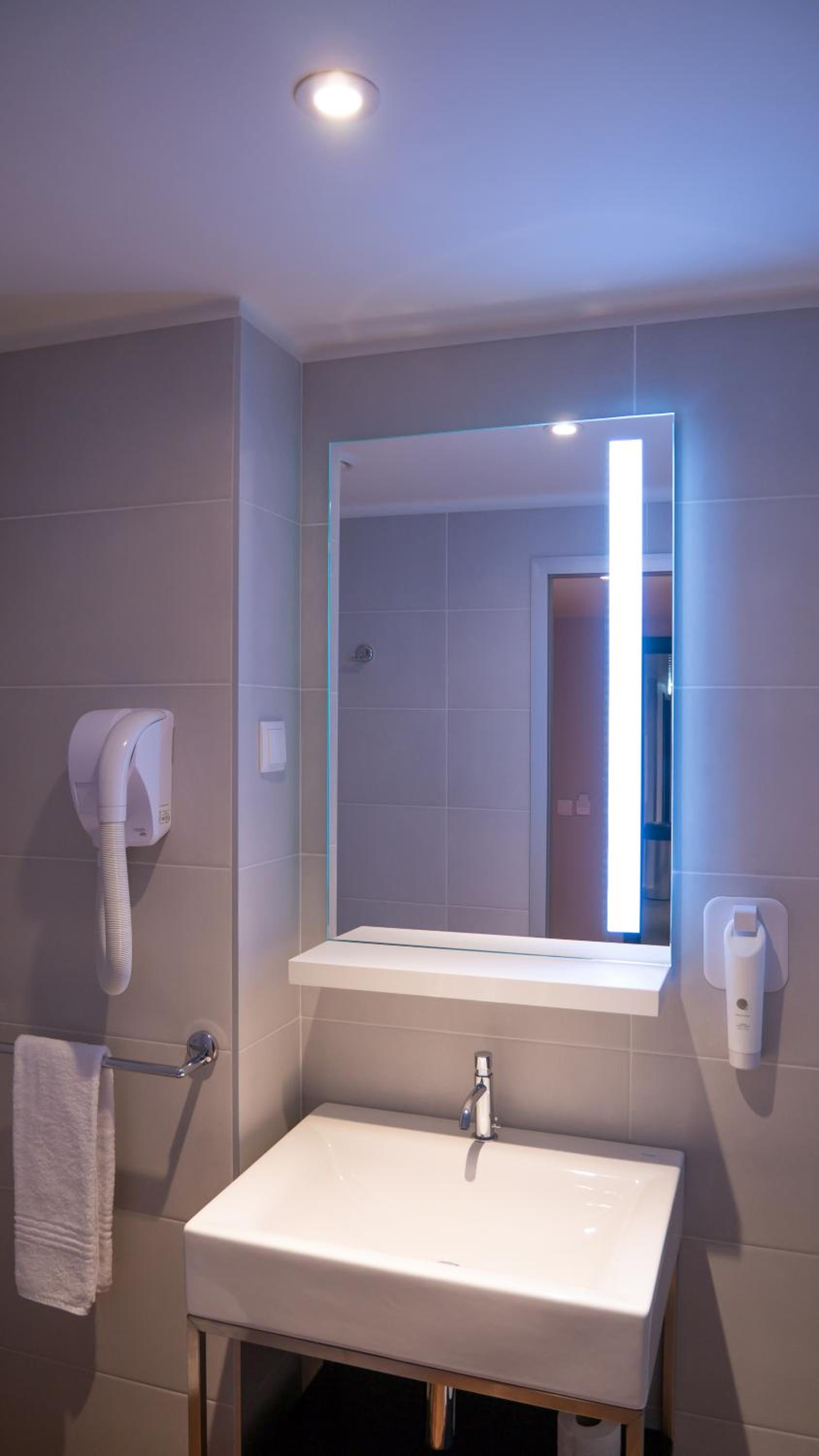 Available room thumbnail 5