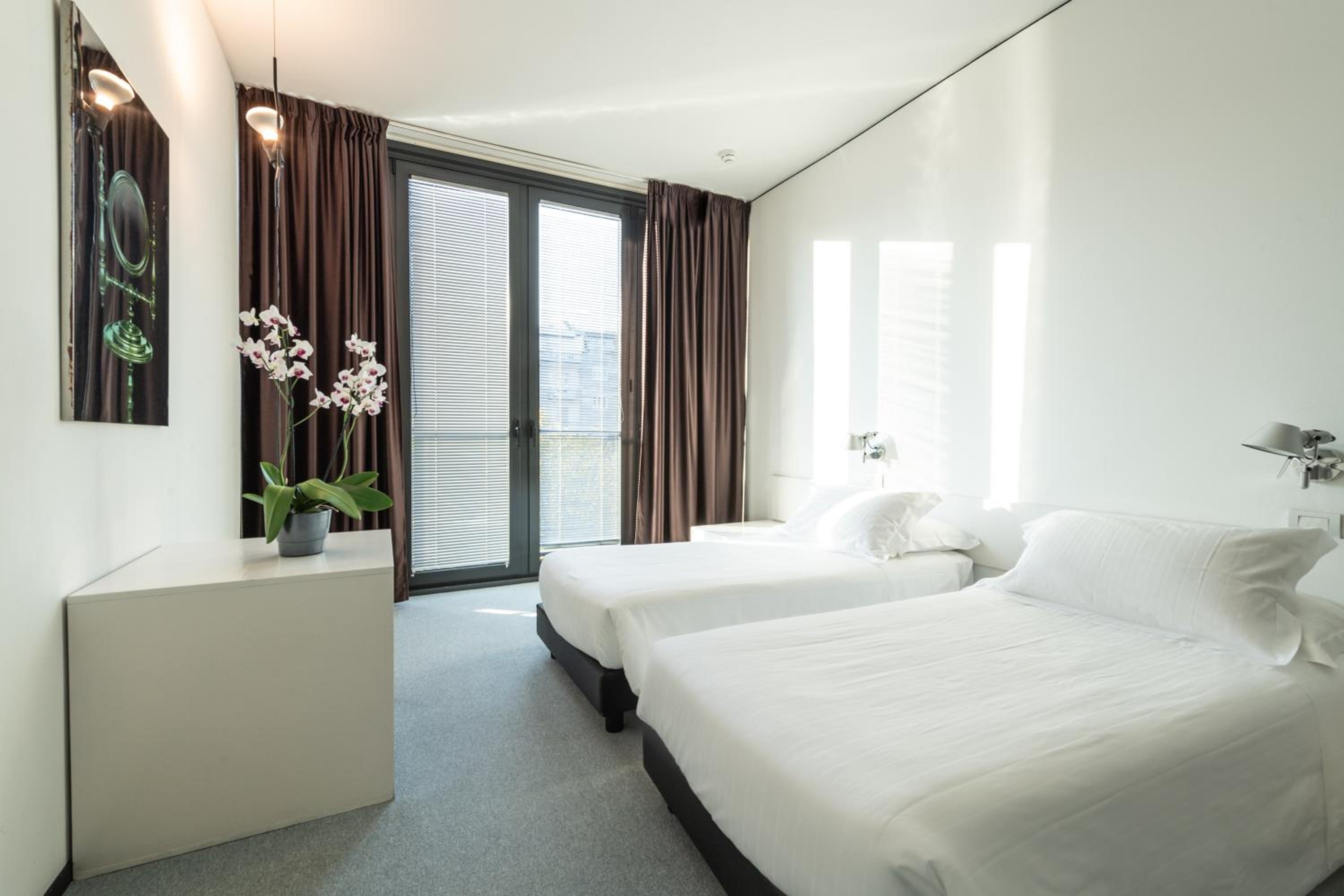 Two-Bedroom Suite - Photo 2